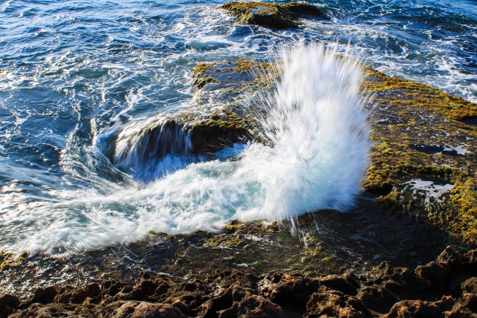 Canon EOS 2000D (EOS Rebel T7 / EOS Kiss X90 / EOS 1500D) sample photo. Sea, waves, beach photography