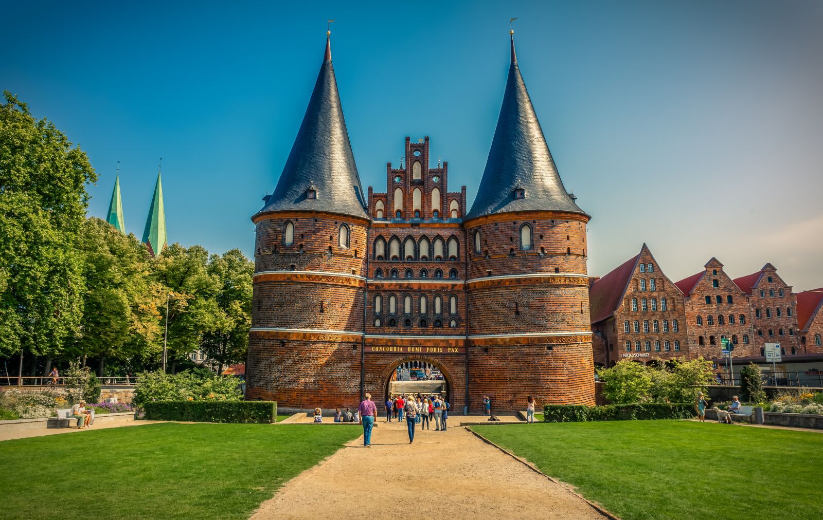 Sony a7 II + Sony FE 28-70mm F3.5-5.6 OSS sample photo. L beck, holsten gate photography