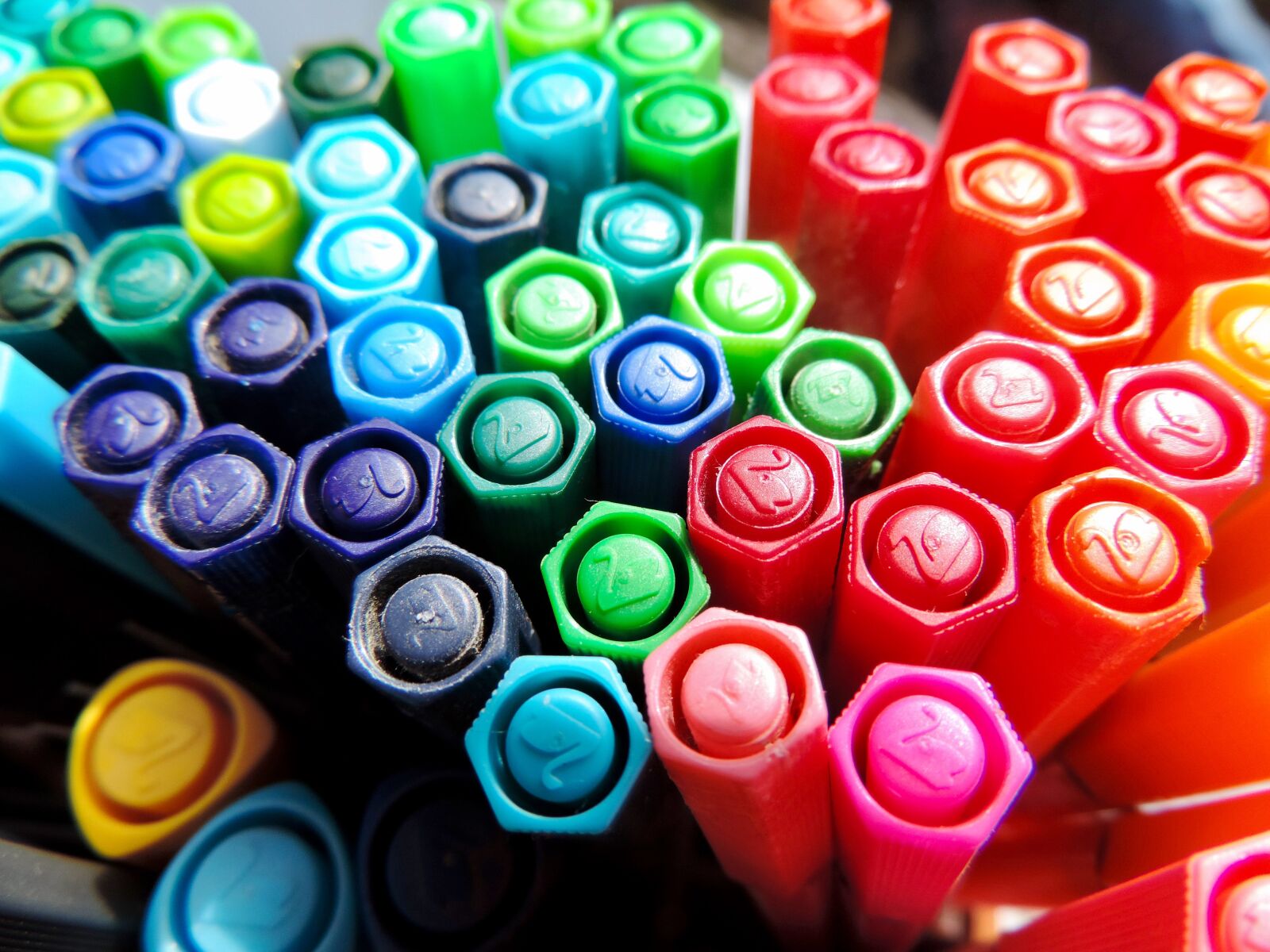 Nikon Coolpix P520 sample photo. Felt tip pens, color photography