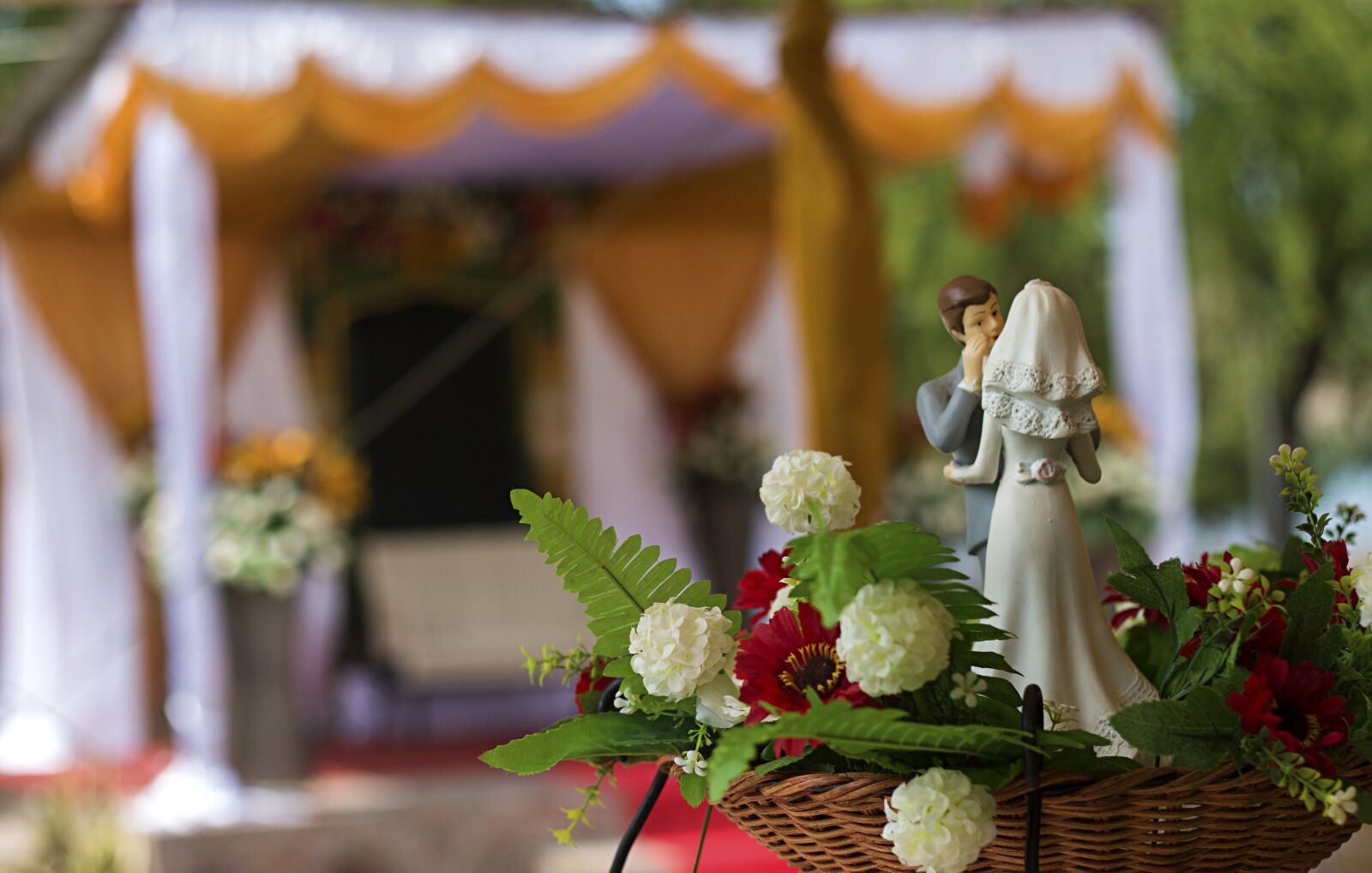 Canon EOS 70D + Canon EF 50mm F1.8 II sample photo. Wedding, anyversary, decorate photography