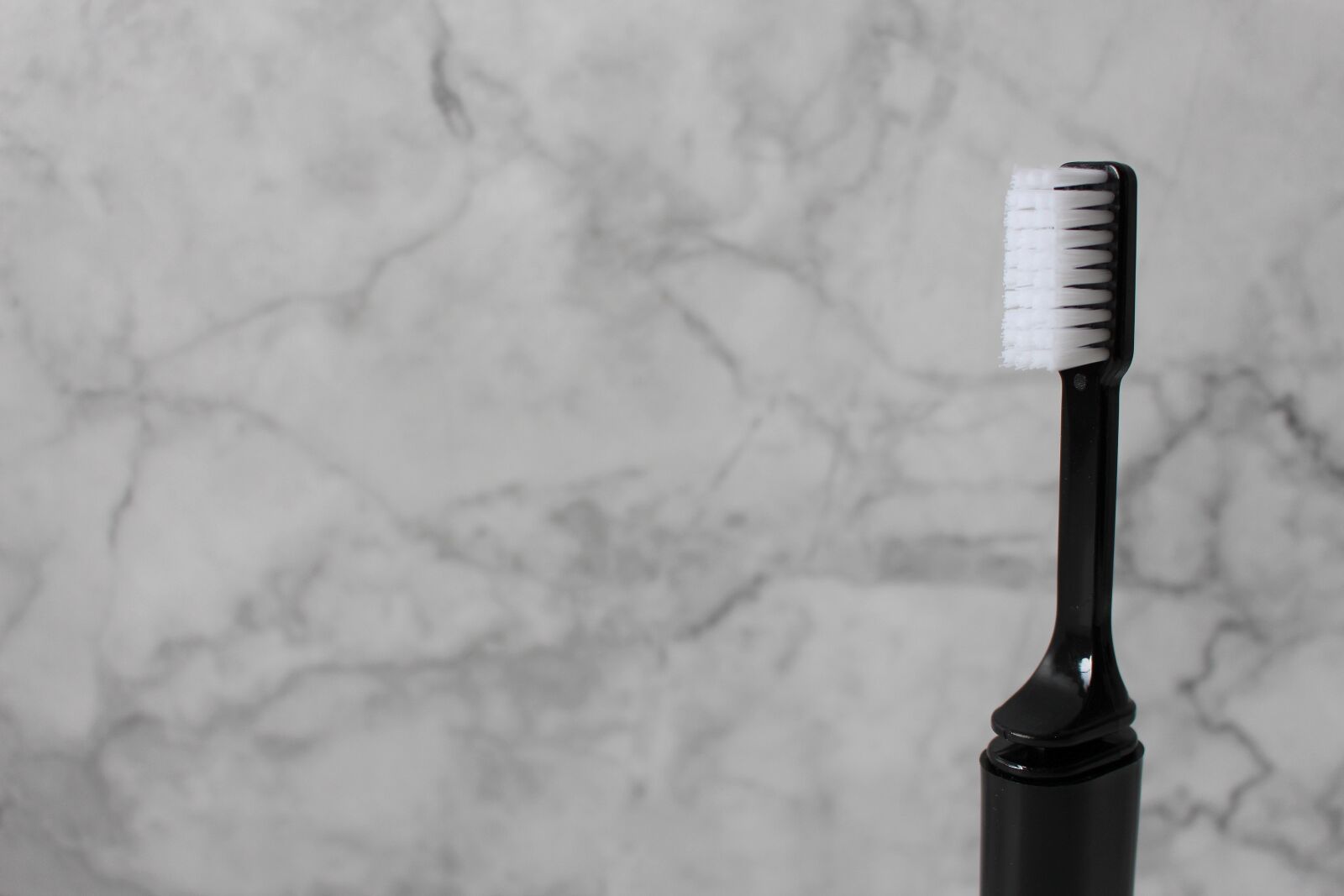 Canon EOS 700D (EOS Rebel T5i / EOS Kiss X7i) sample photo. Toothbrush, cosmetics, brush teeth photography