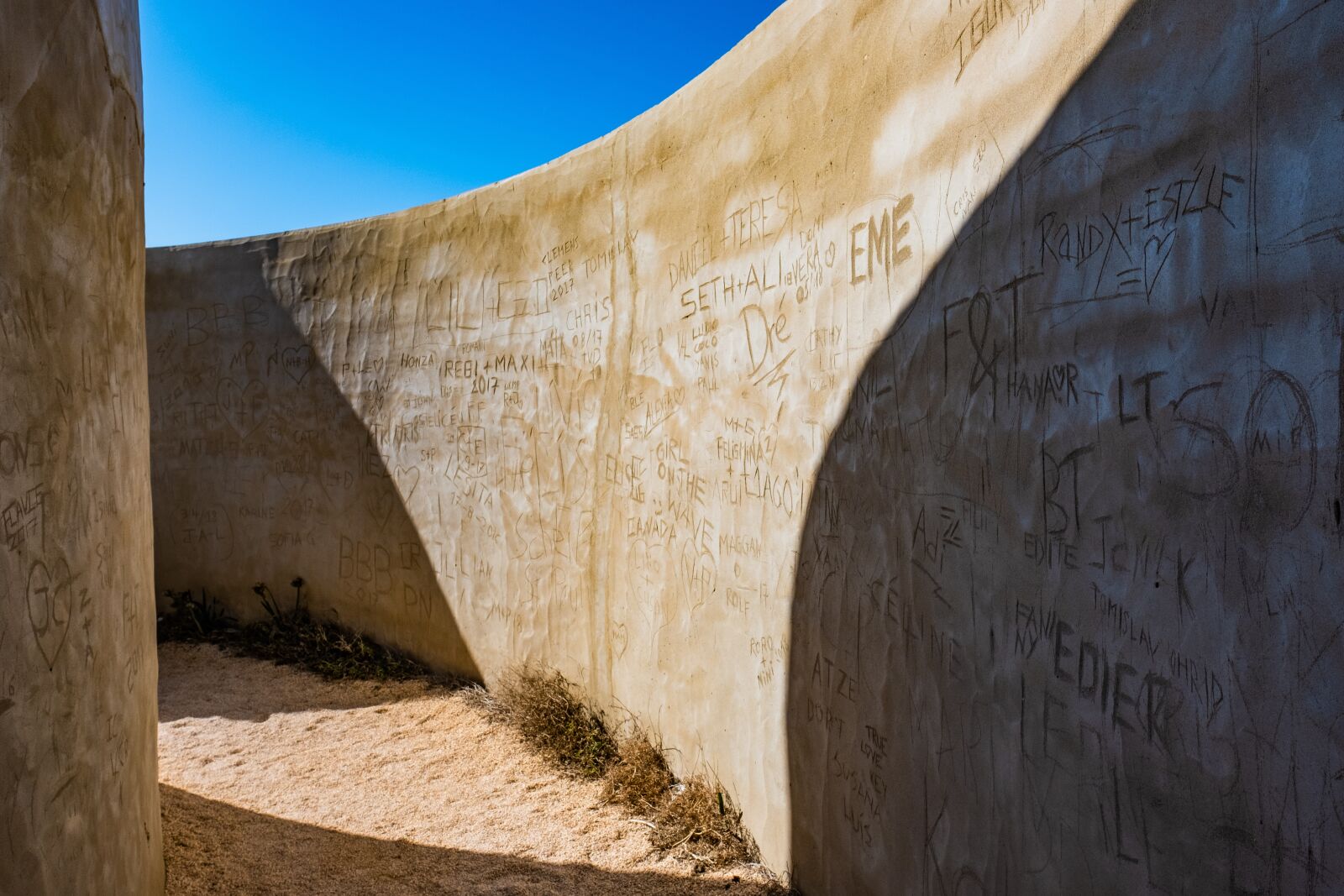 Fujifilm X-T2 + Fujifilm XF 16mm F1.4 R WR sample photo. Name, wall, graffiti photography
