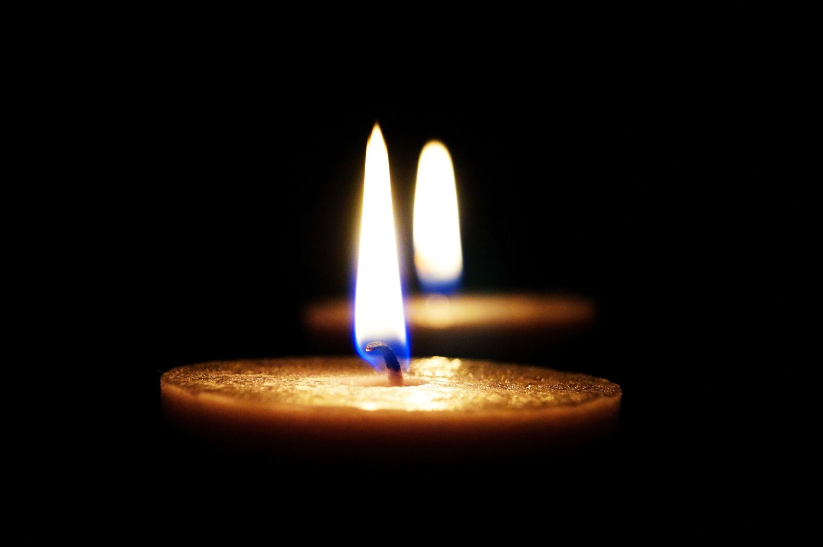 Sony DT 18-55mm F3.5-5.6 SAM II sample photo. Candle, close up, light photography