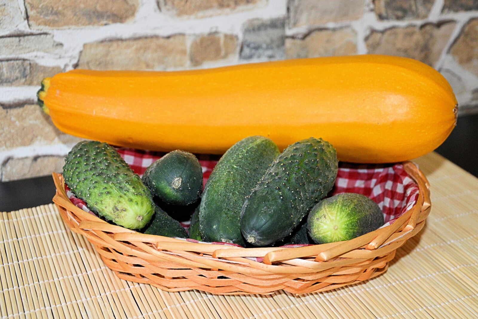 Nikon D3200 sample photo. Zucchini, cucumbers, einleggurken photography