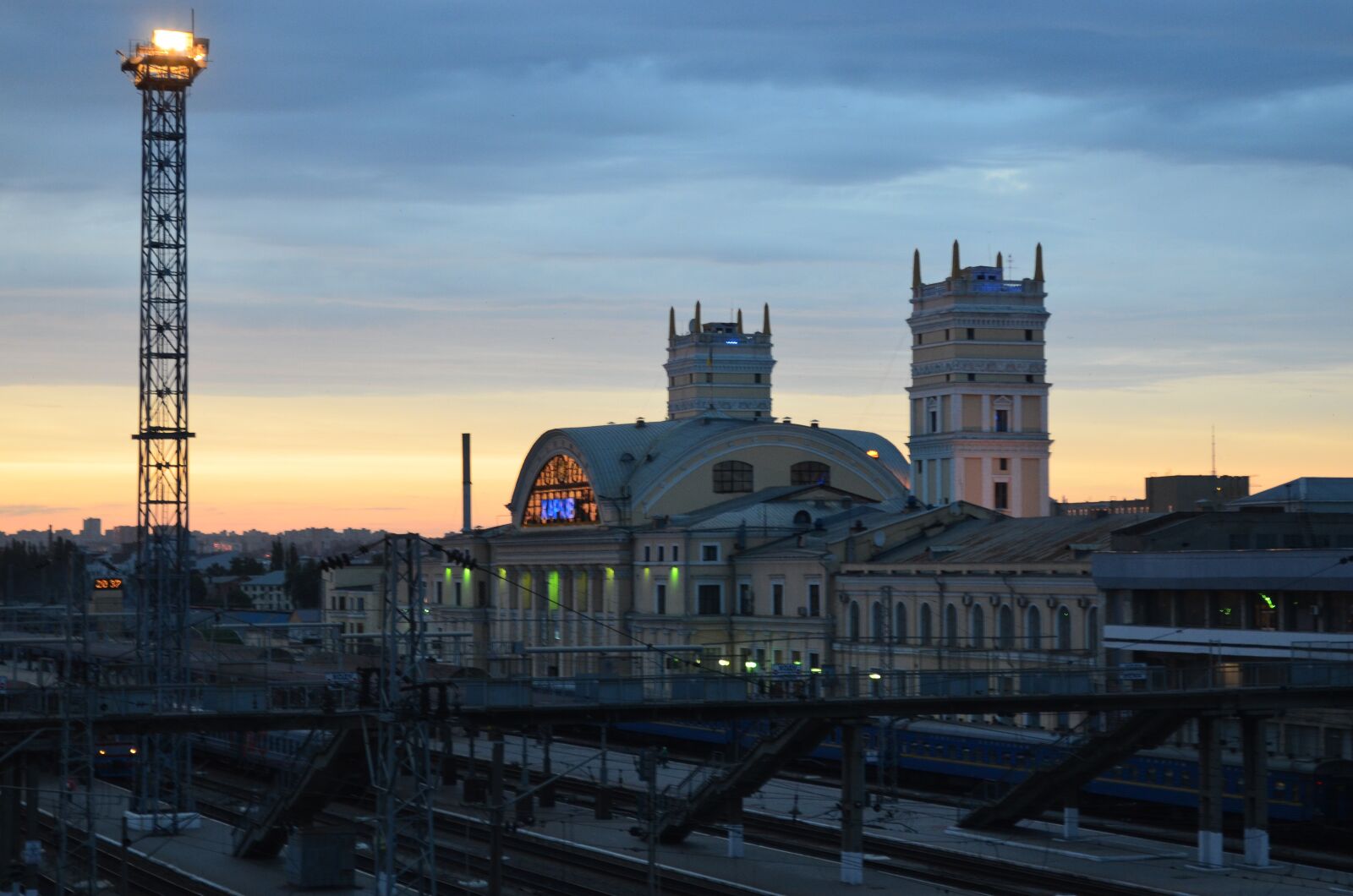 Nikon D5100 sample photo. Station, sunset, evening photography