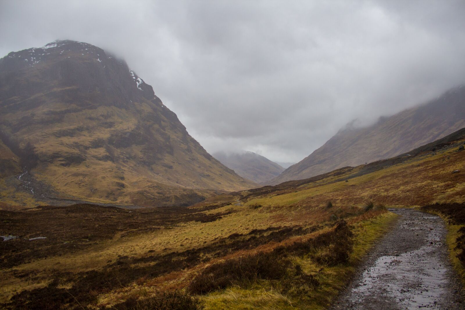 Canon EOS 600D (Rebel EOS T3i / EOS Kiss X5) sample photo. Scotland, hiking, windy photography