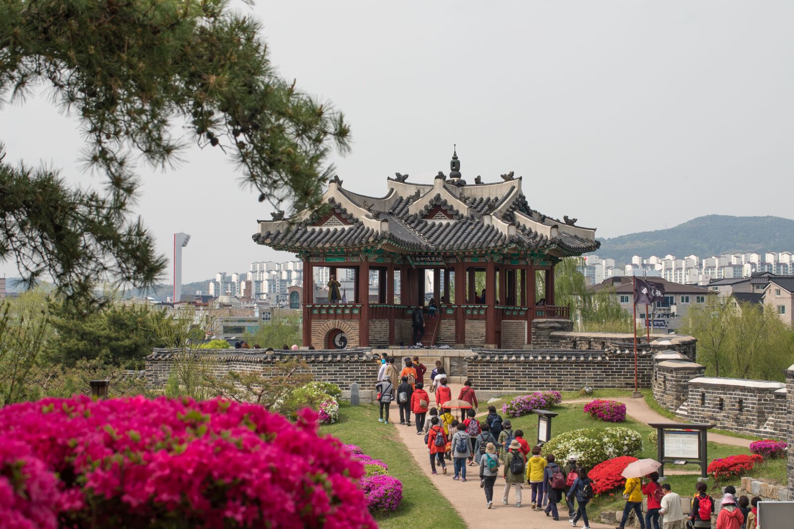 Canon EOS 5D Mark IV sample photo. Suwon hwaseong, a fire photography