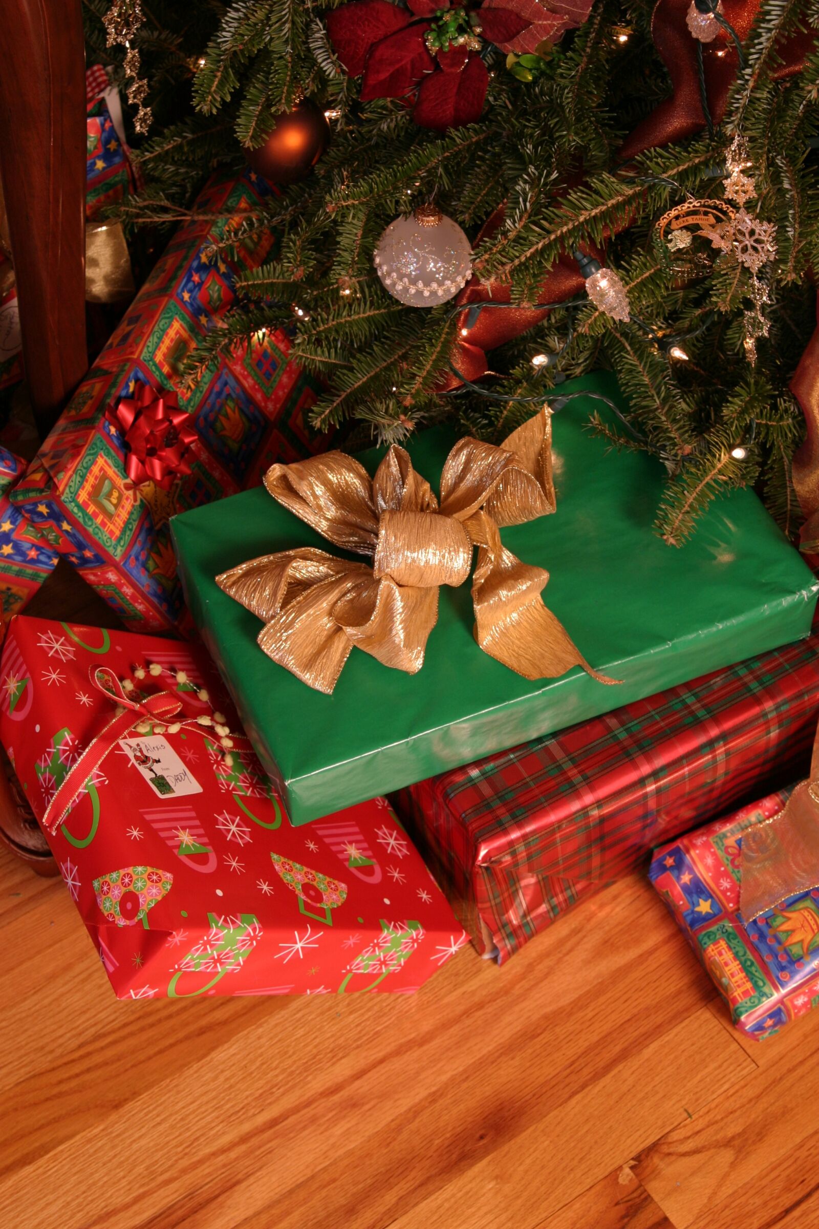 Canon EOS 10D sample photo. Christmas, presents, decoration photography