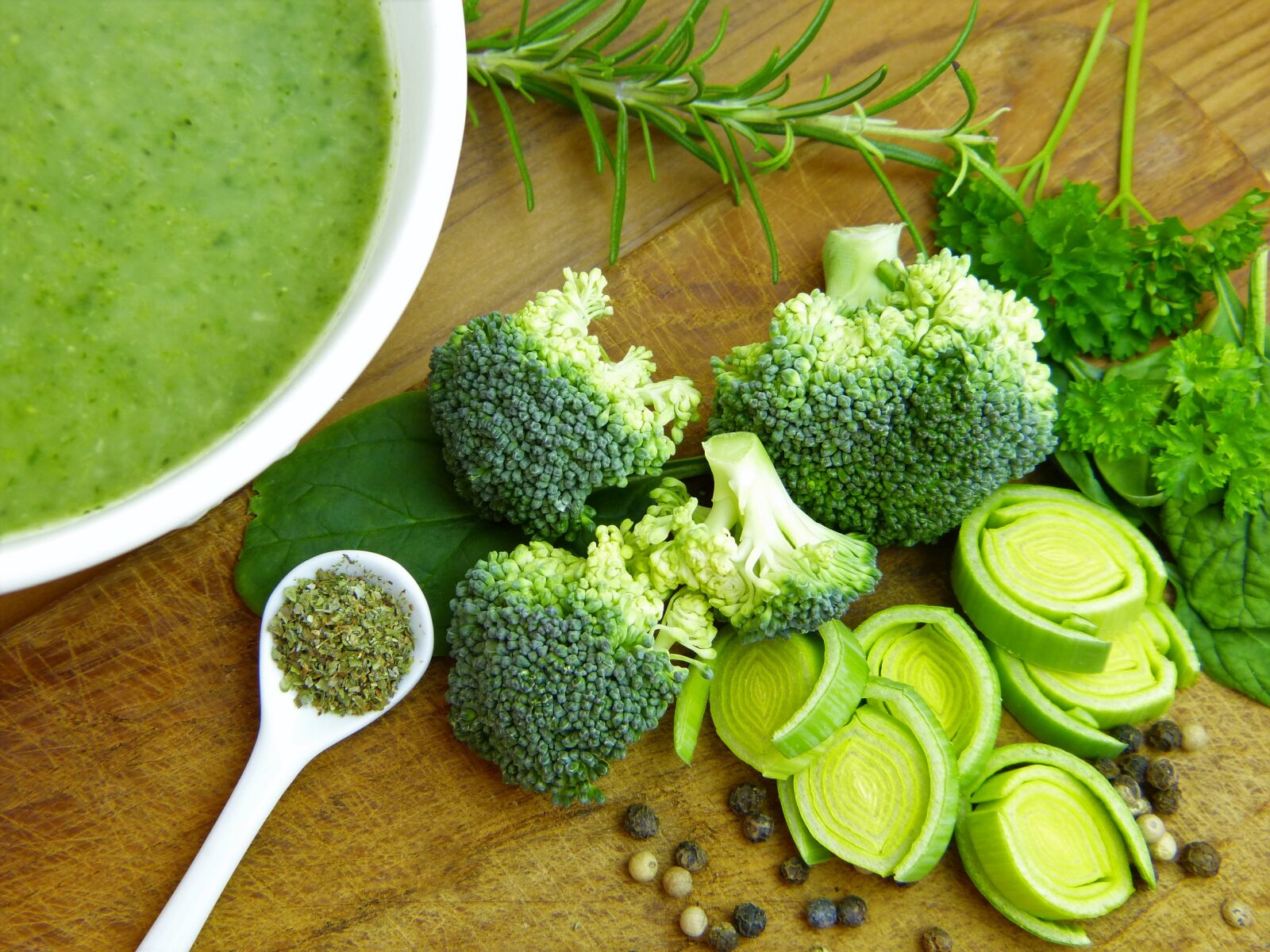 Panasonic Lumix DMC-FZ150 sample photo. Soup, vegetables, broccoli photography