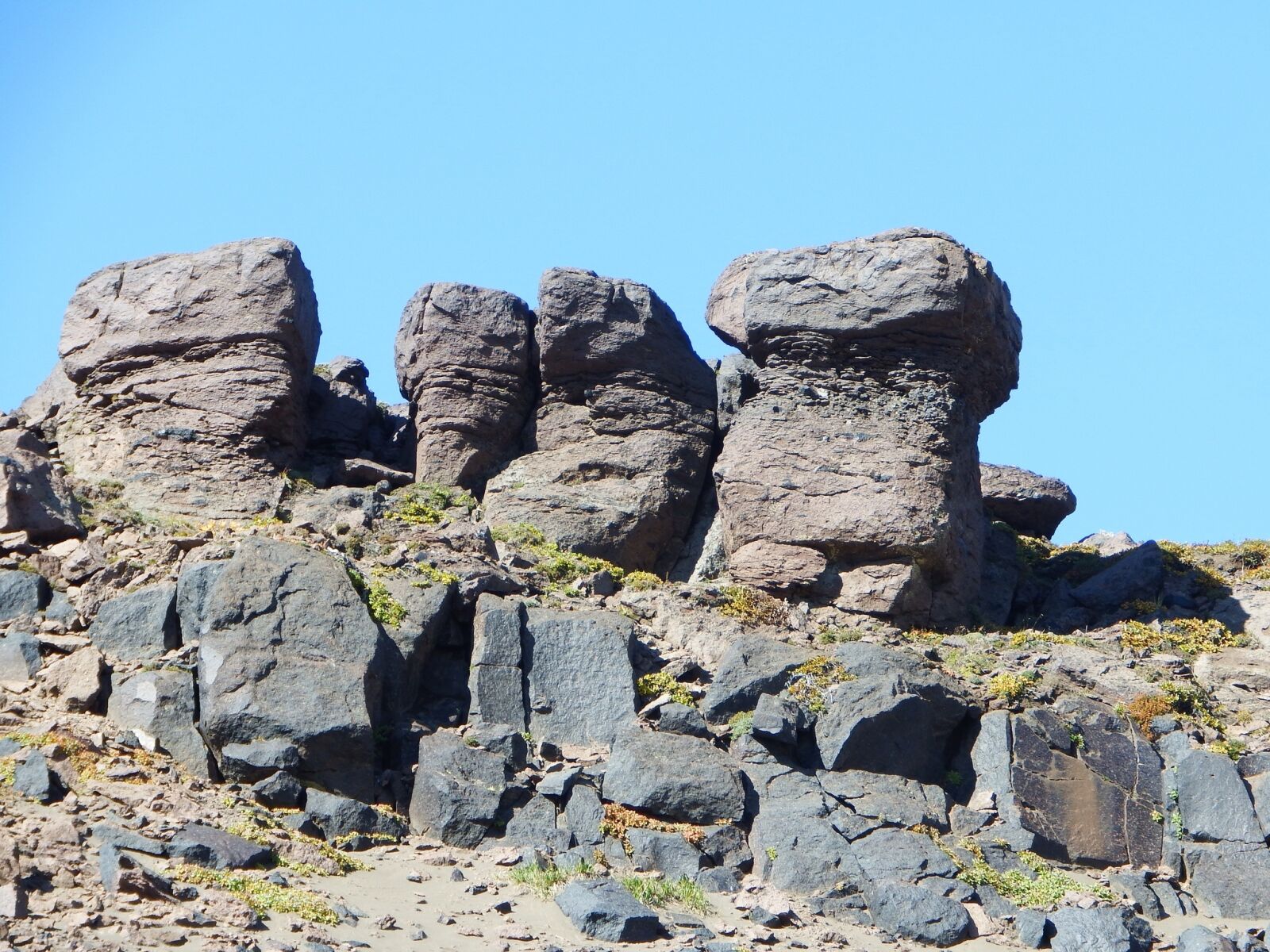 Fujifilm FinePix S1 sample photo. Mountains, stones, figures photography