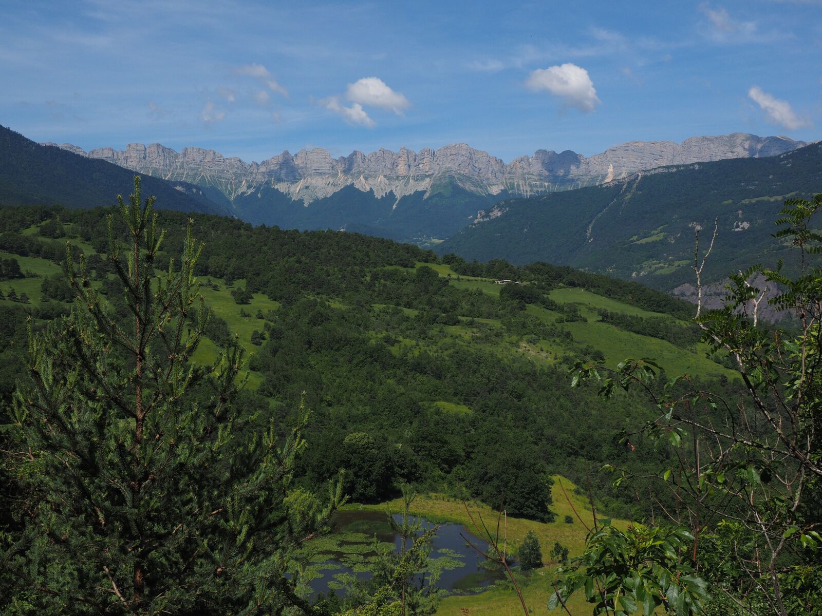 Olympus OM-D E-M1 + Olympus M.Zuiko Digital ED 12-40mm F2.8 Pro sample photo. Vercors, mountain range, mountains photography