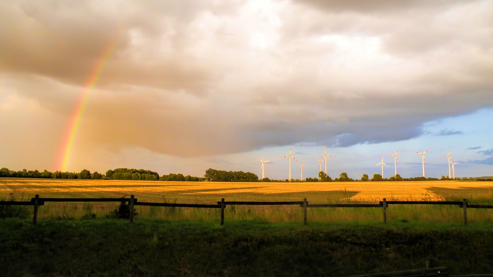 Fujifilm FinePix S8100fd sample photo. Landscape, fields, clouds photography