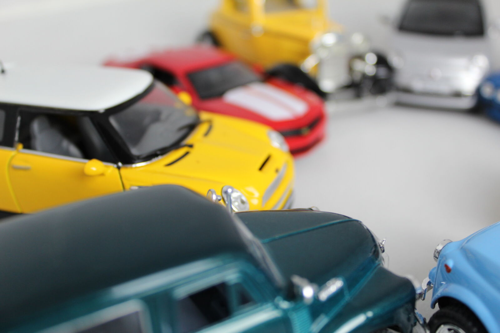 Canon EOS 600D (Rebel EOS T3i / EOS Kiss X5) sample photo. Lots, of, mini, cars photography