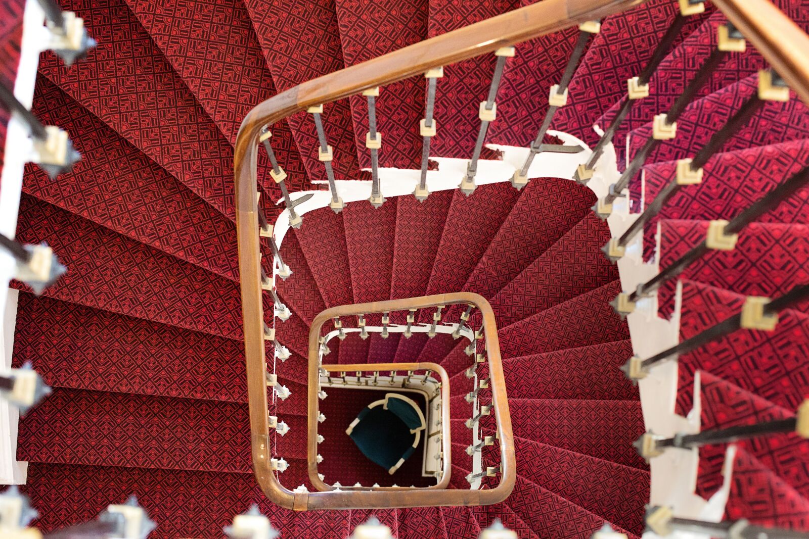 Canon EF 50mm F1.4 USM sample photo. Winding staircase, winding steps photography