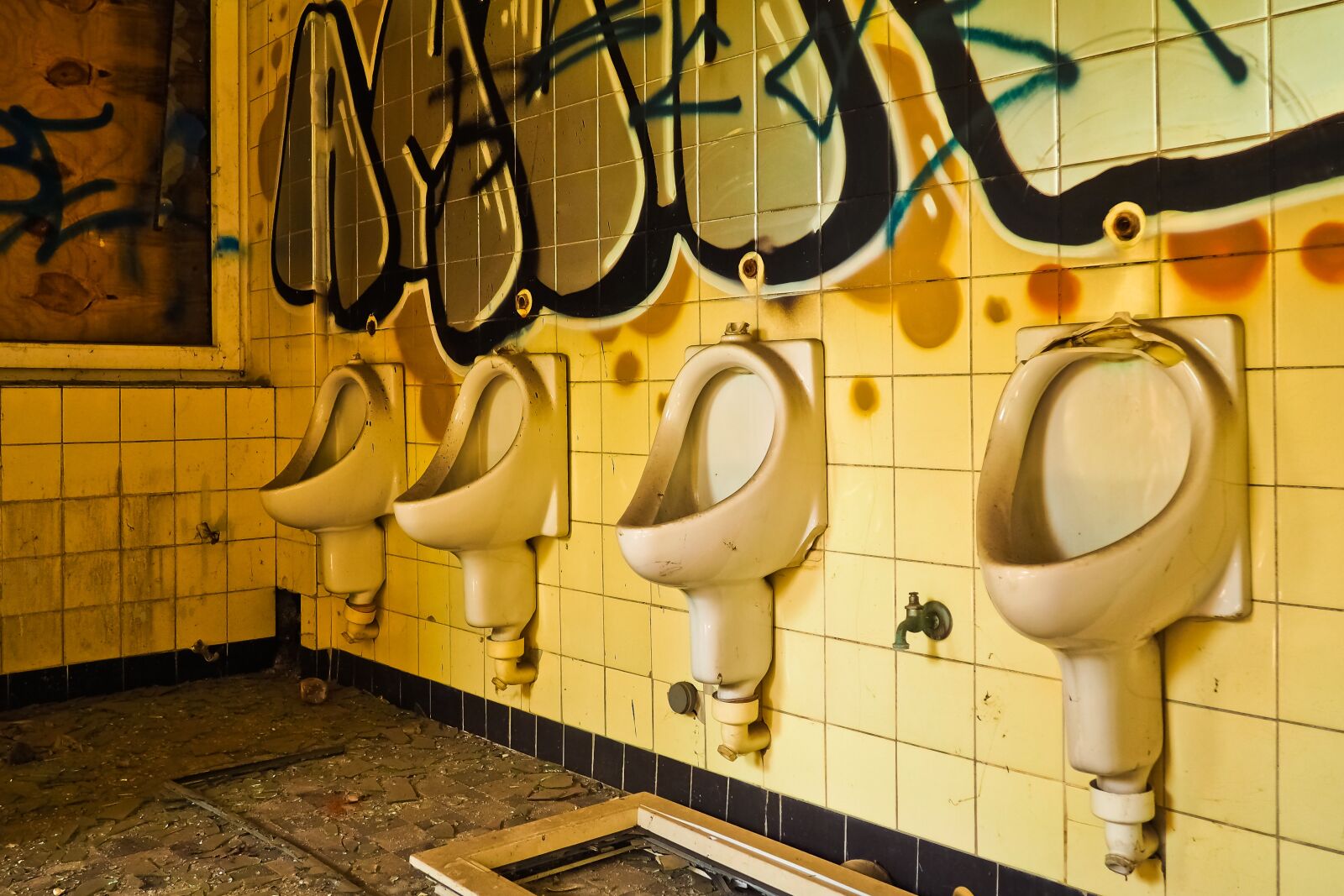 Olympus OM-D E-M10 sample photo. Lost places, hall, pforphoto photography