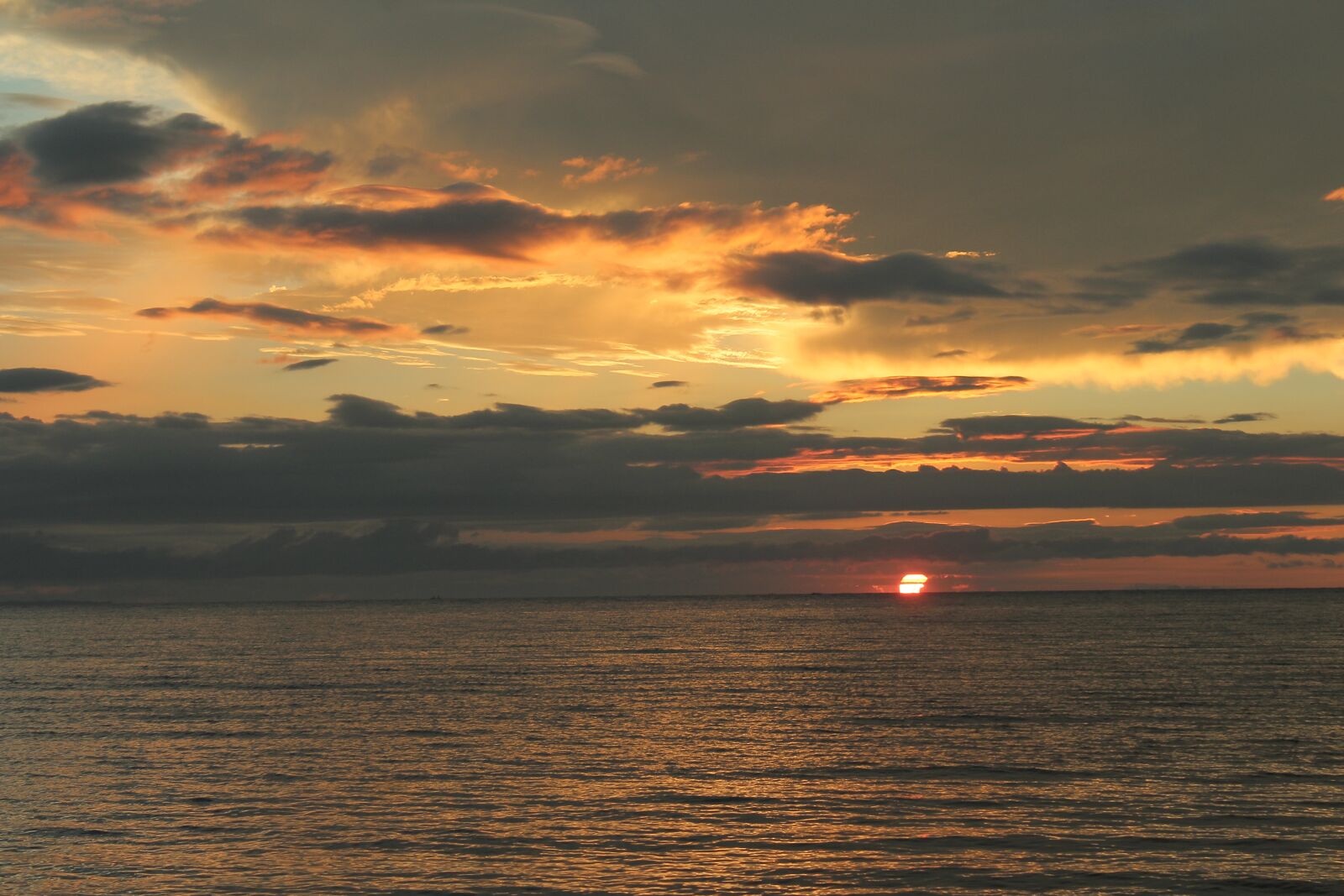 Canon EOS 1200D (EOS Rebel T5 / EOS Kiss X70 / EOS Hi) sample photo. Sunset, ocean, water photography