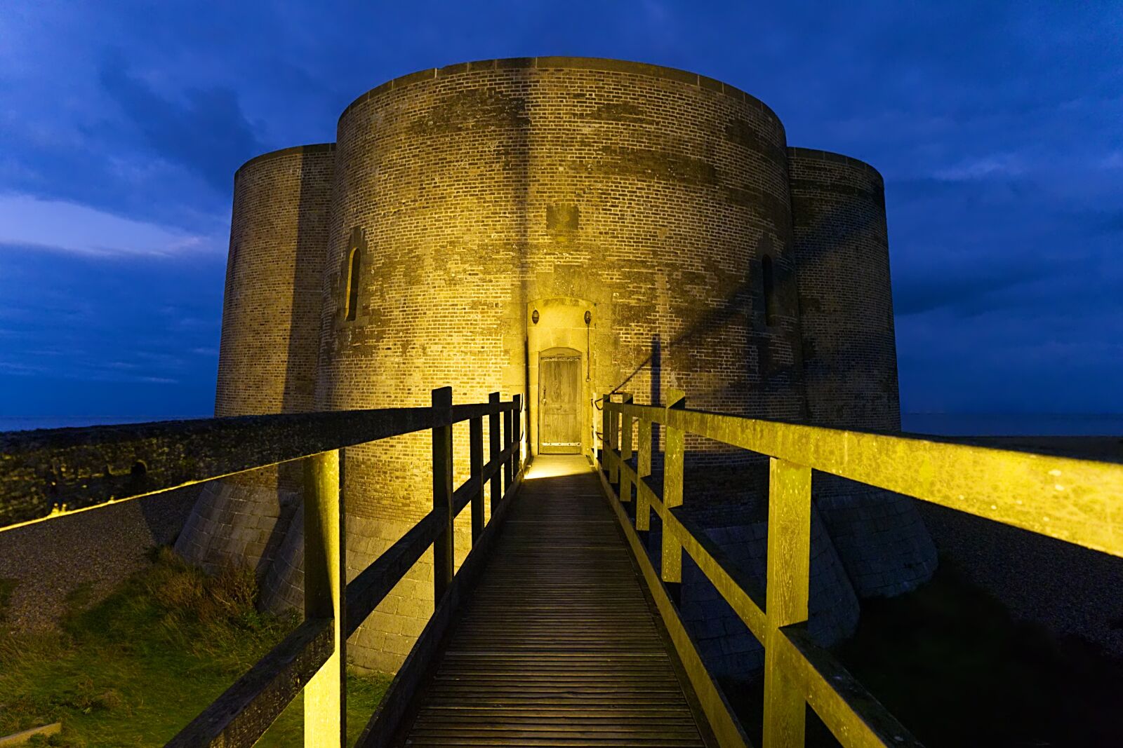 Olympus OM-D E-M1 Mark II + Olympus M.Zuiko Digital ED 12-40mm F2.8 Pro sample photo. Martello, tower, fort photography