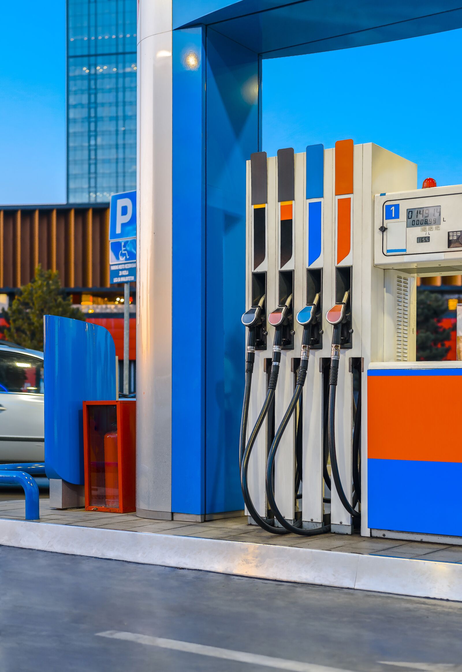 Nikon D750 sample photo. Gas, gas station, harley photography