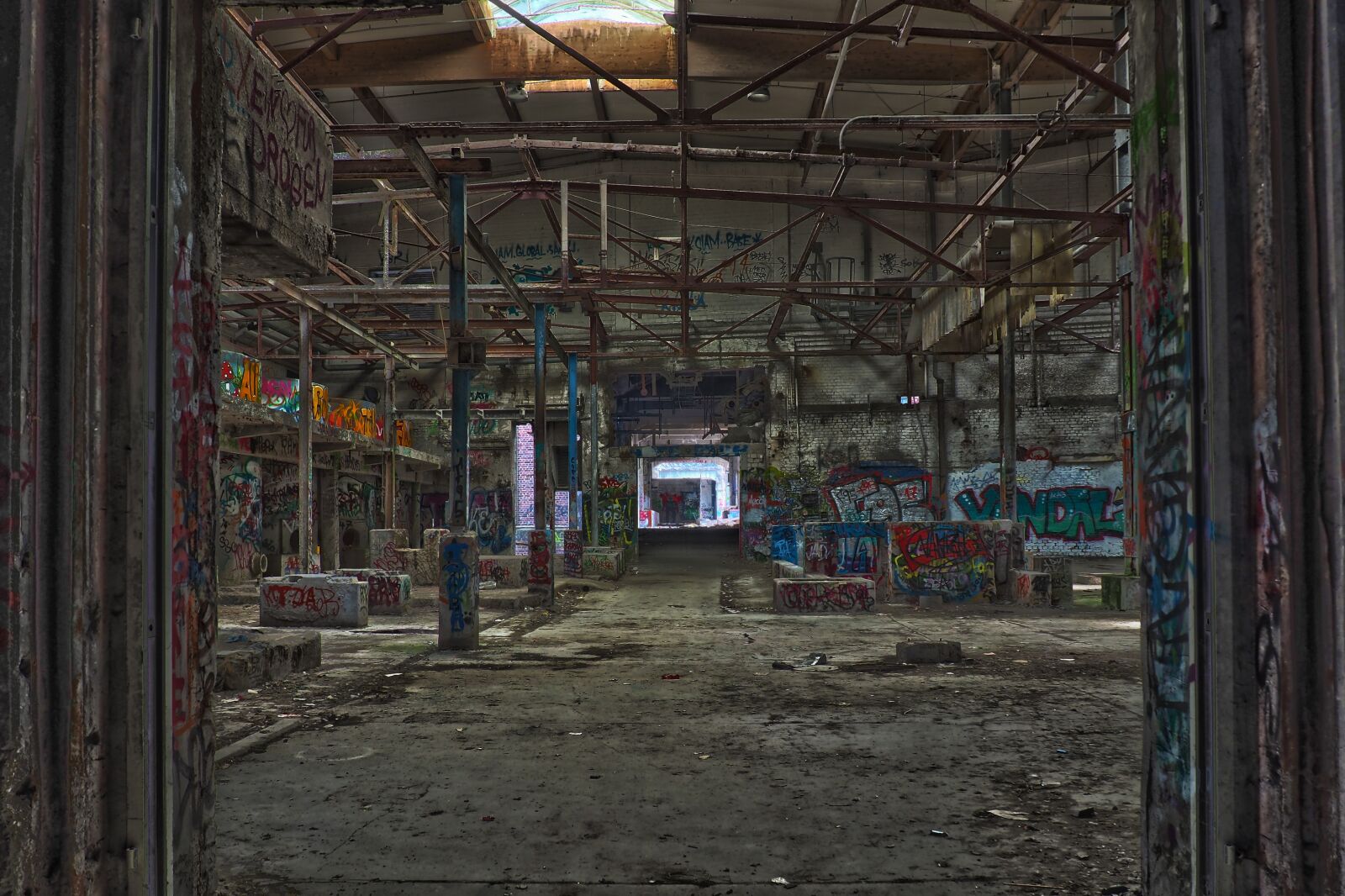Olympus OM-D E-M10 sample photo. Lost places, factory, old photography