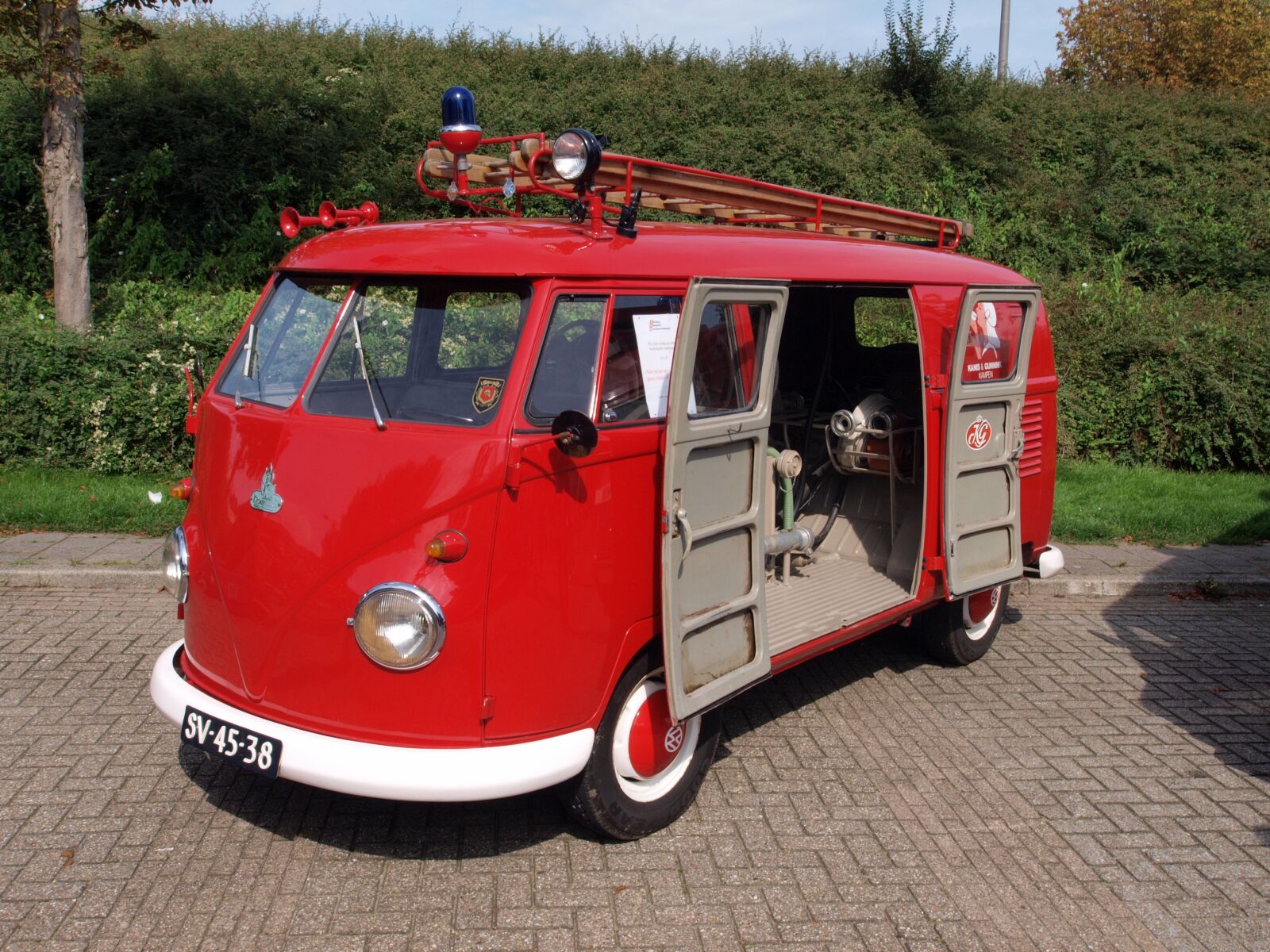 Olympus E-520 (EVOLT E-520) sample photo. Car, volkswagen, firetruck photography