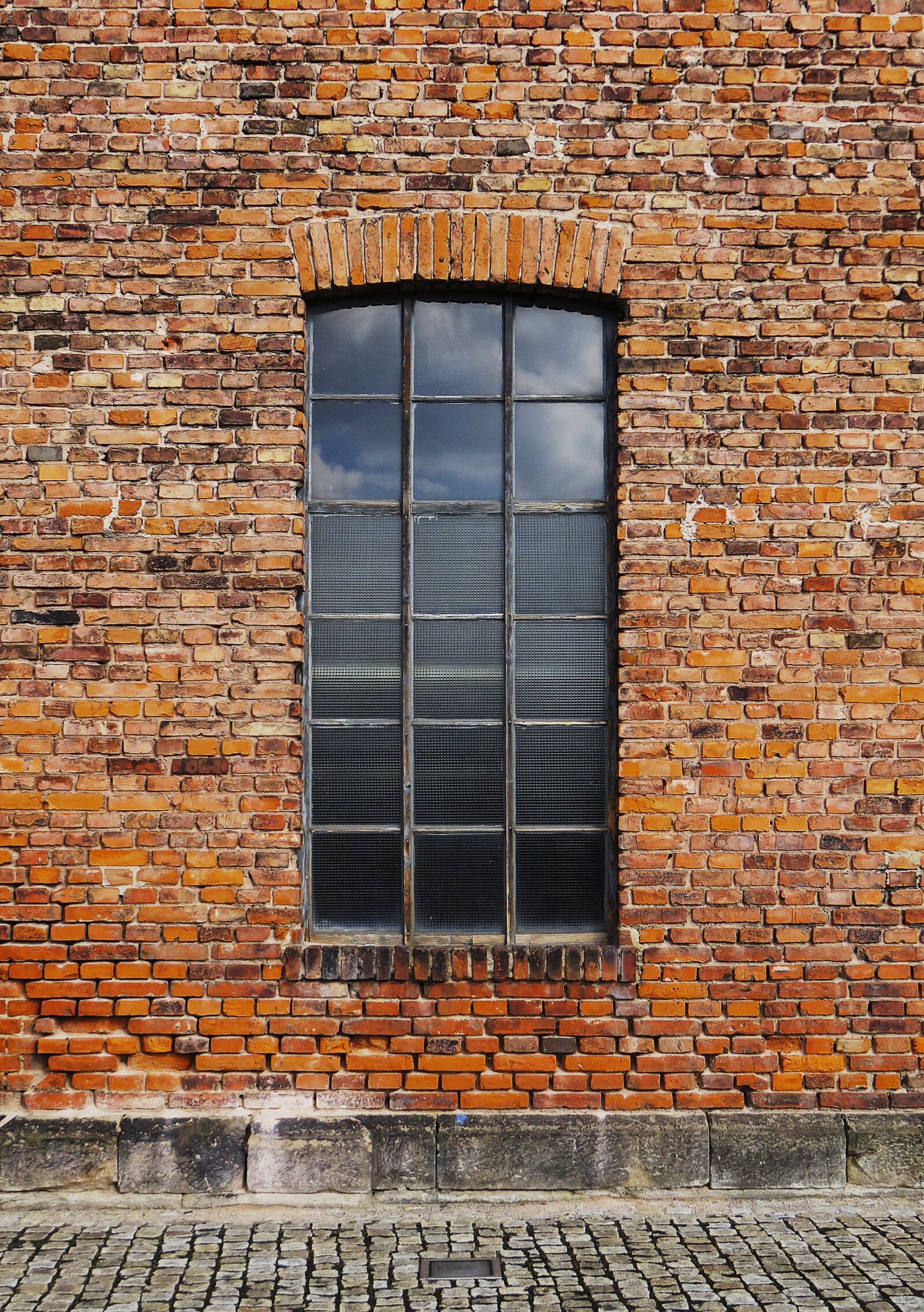 Canon PowerShot SX710 HS sample photo. Wall, brick, window photography