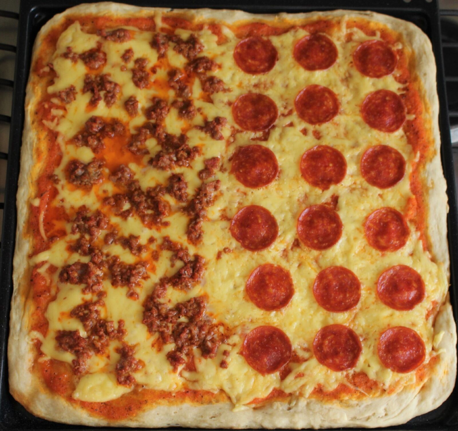 Canon EOS 700D (EOS Rebel T5i / EOS Kiss X7i) sample photo. Pizza, ingredient, food photography