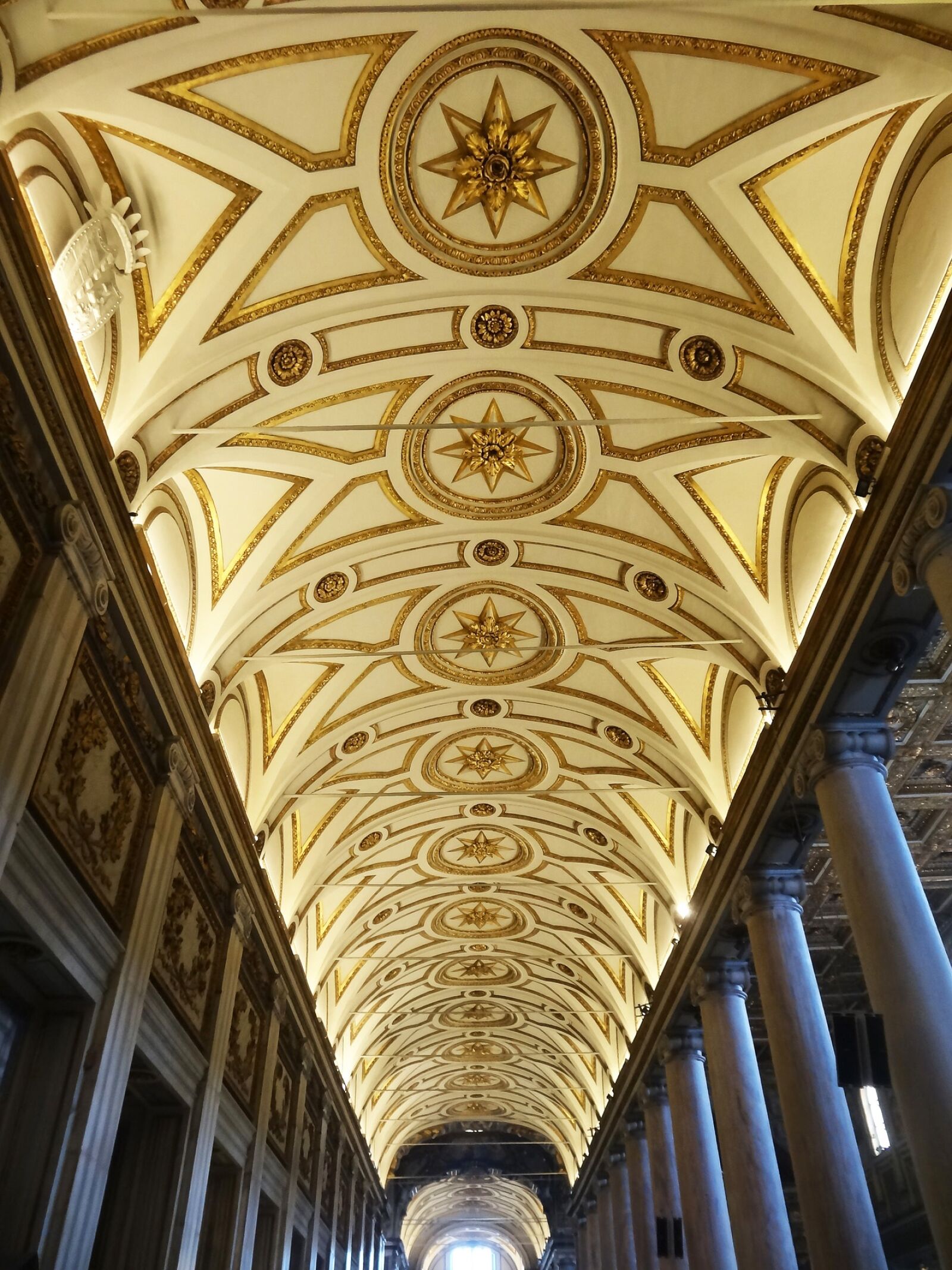 Sony Cyber-shot DSC-HX20V sample photo. Ceiling, vault, cathedral photography