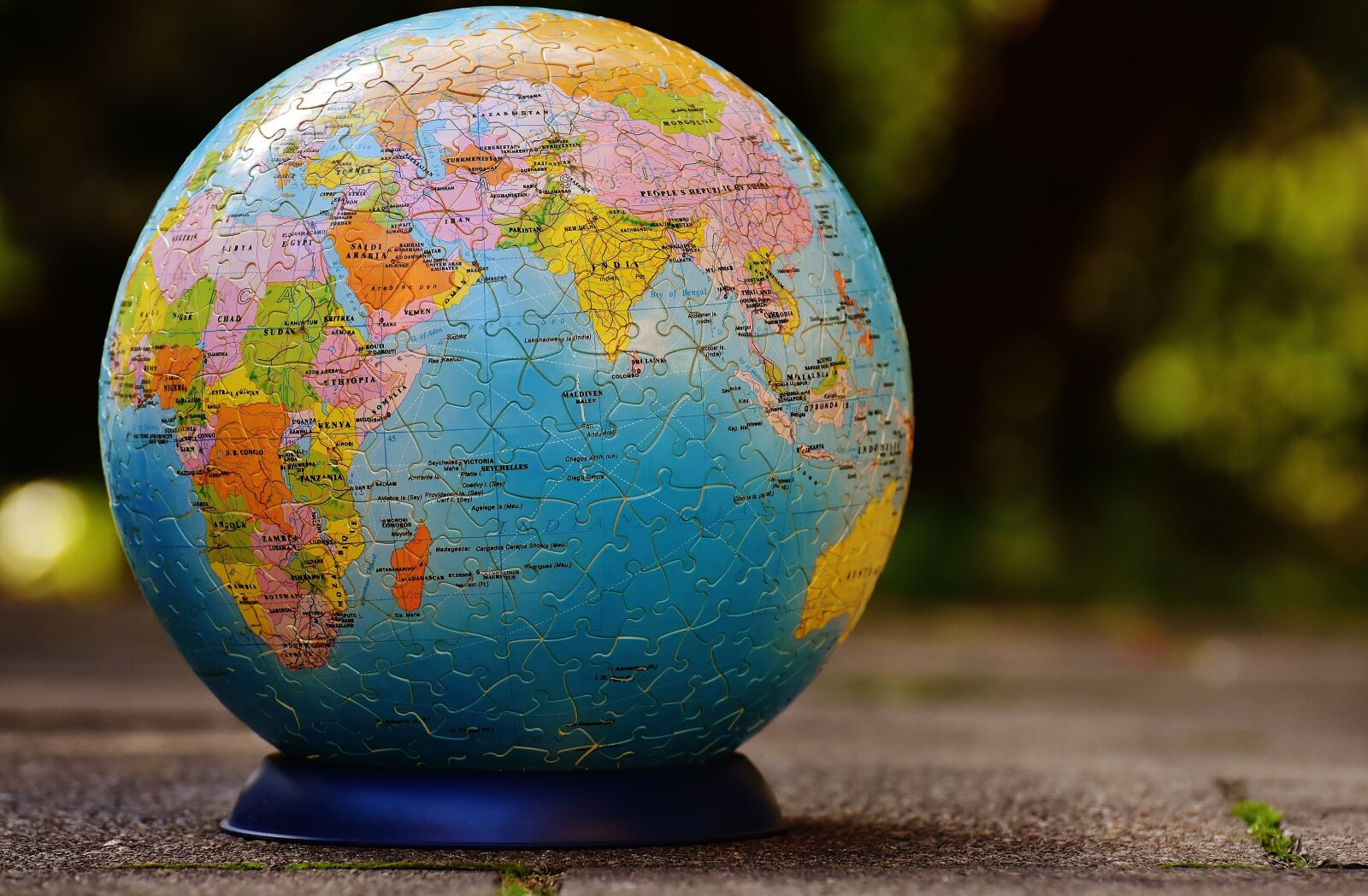 Nikon D7200 sample photo. Puzzle ball, globe, puzzle photography
