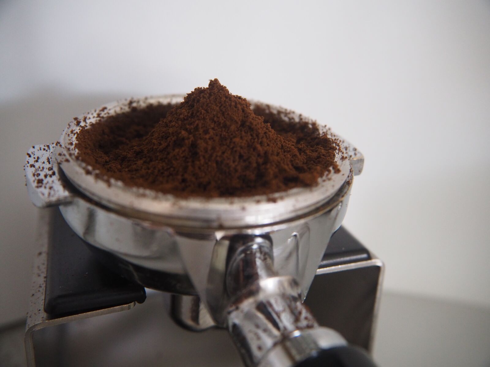 Olympus OM-D E-M10 sample photo. Portafilter, coffee, ground coffee photography
