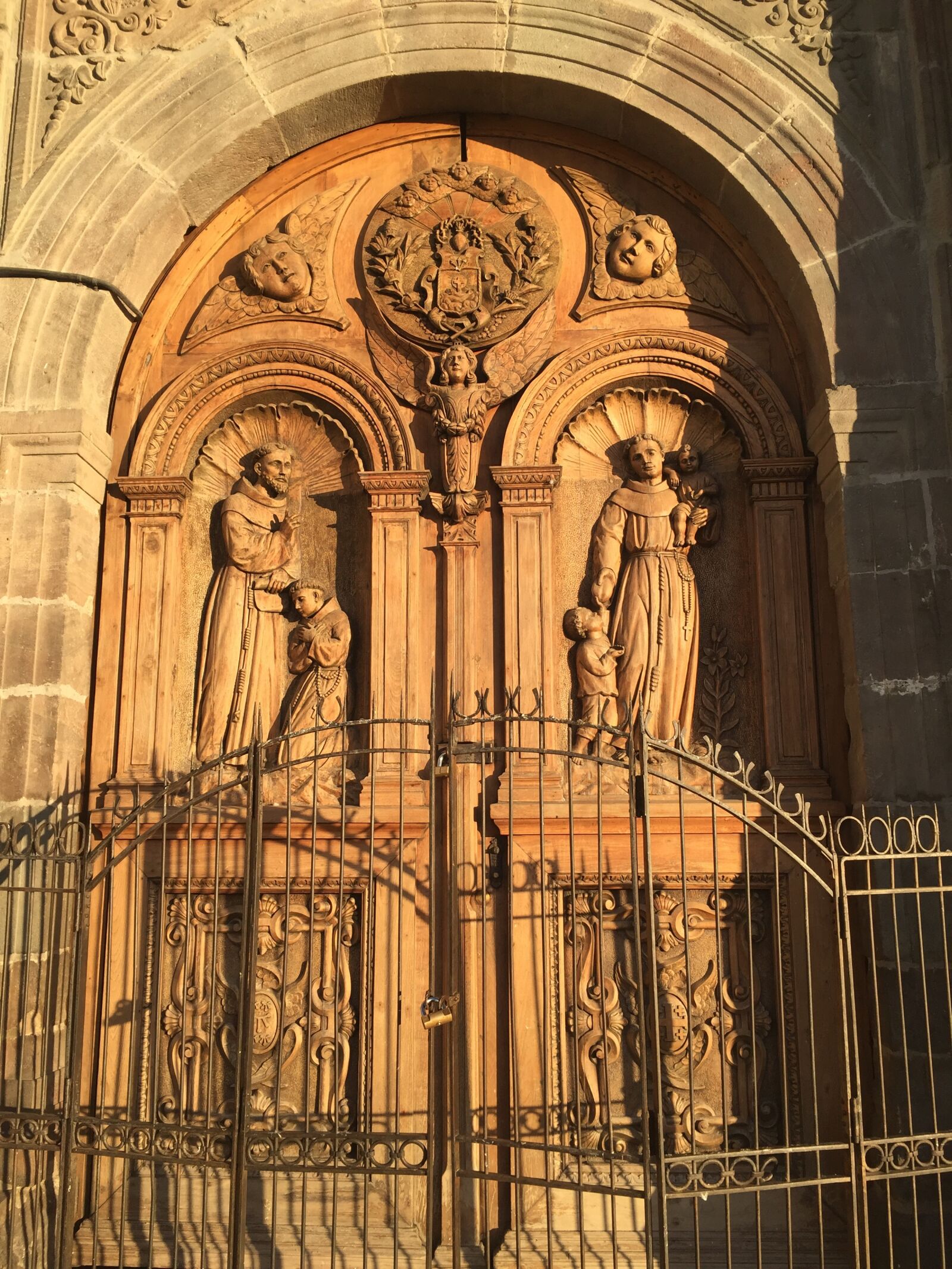 iPhone 6 back camera 4.15mm f/2.2 sample photo. Quito, colonial, heritage photography