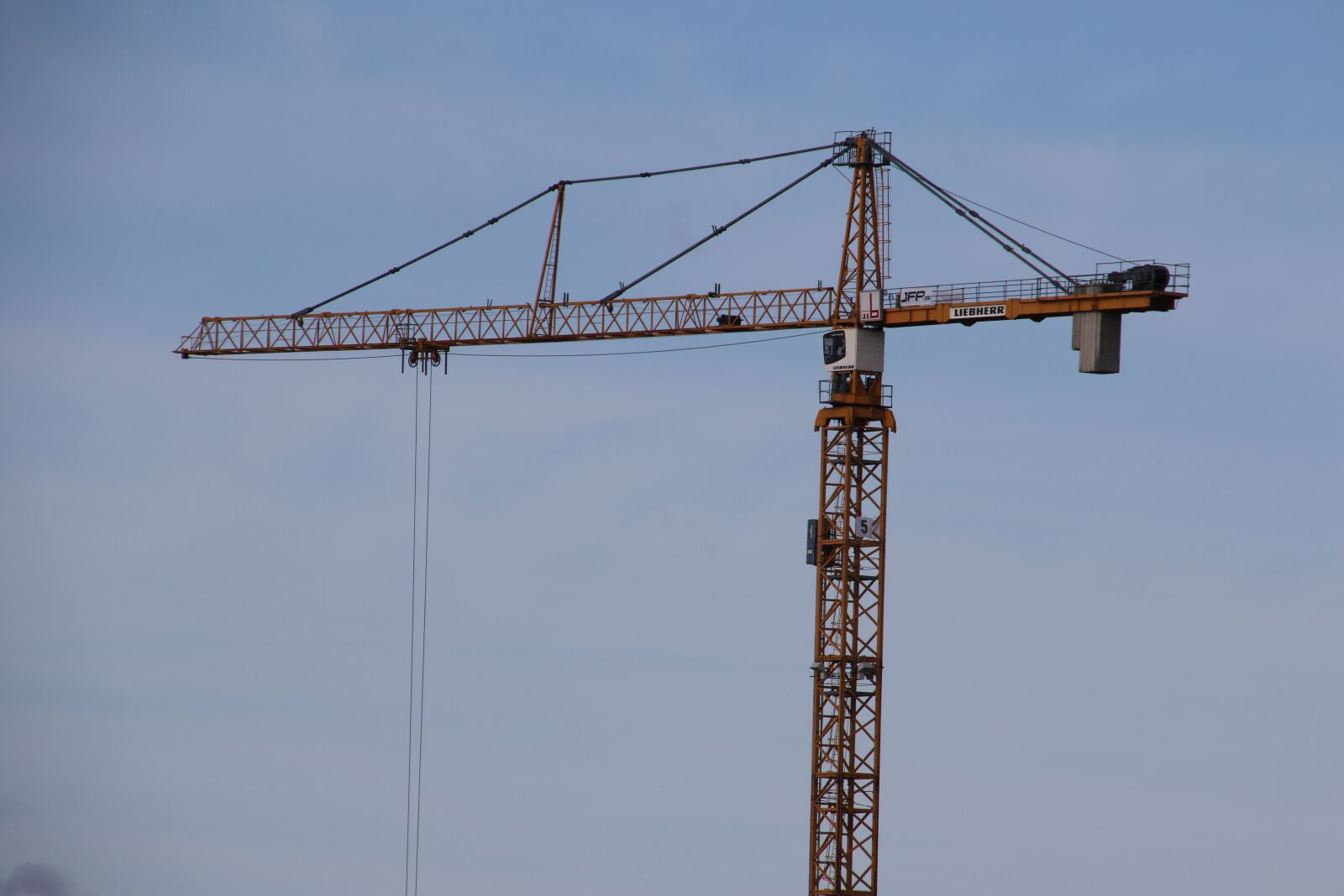 Canon EOS 7D Mark II sample photo. Crane, construction, lift photography