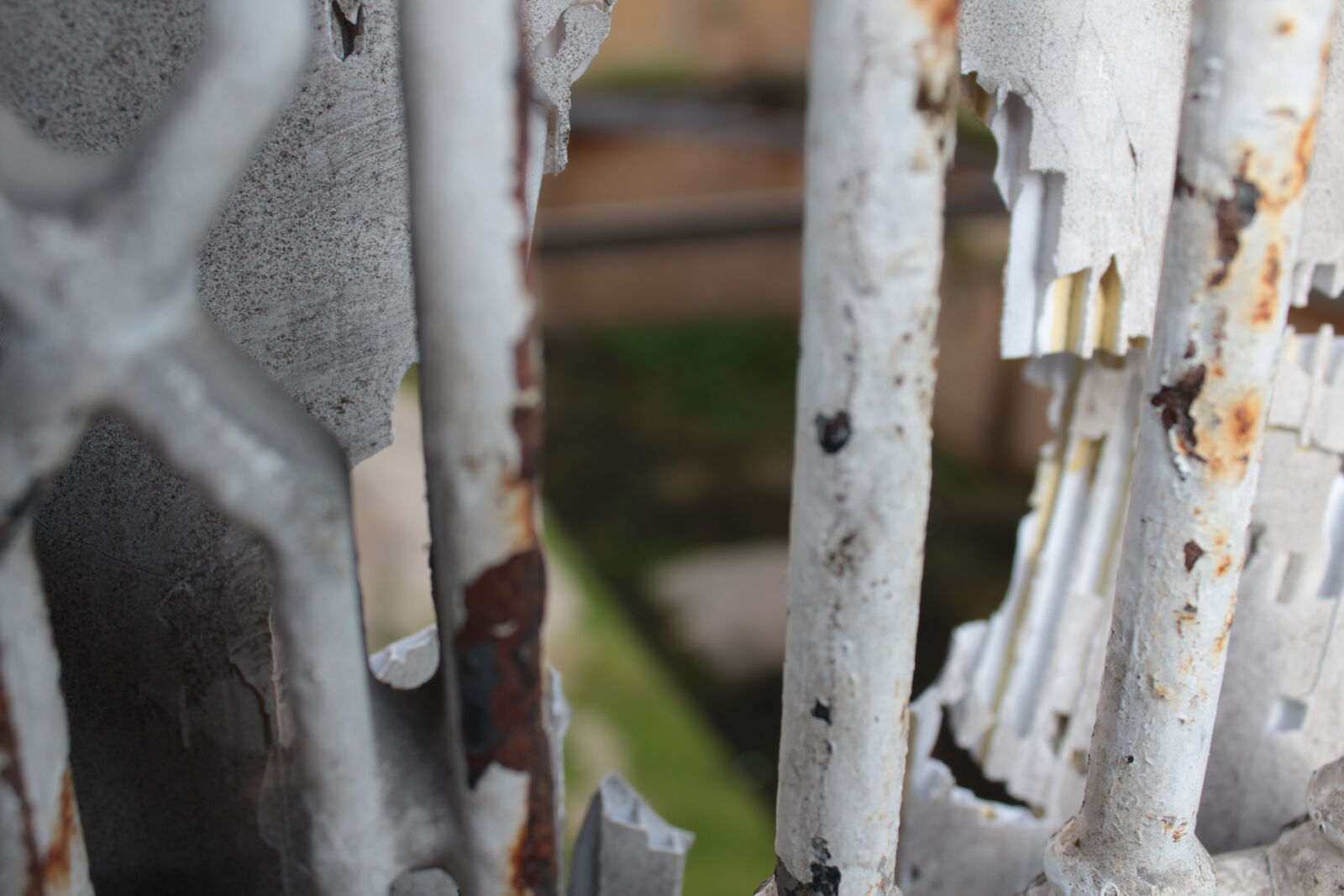 Canon EOS 550D (EOS Rebel T2i / EOS Kiss X4) sample photo. Building, destroyed photography