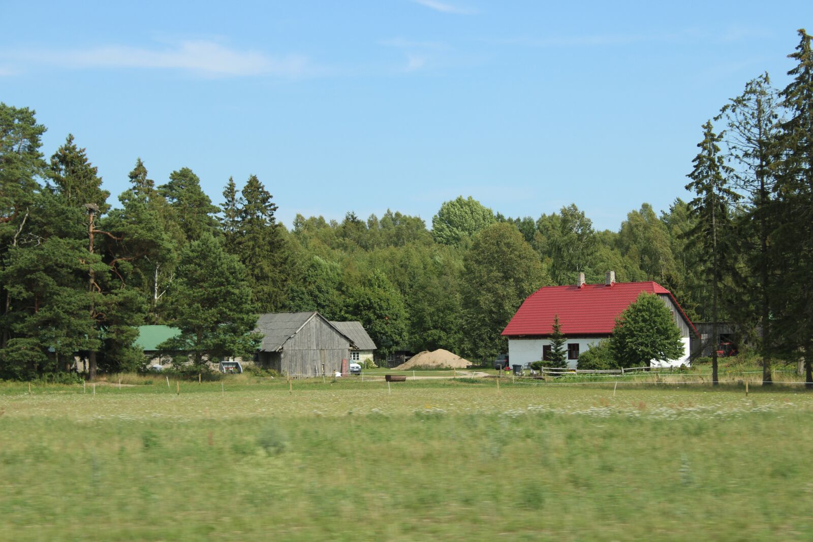 Canon EOS 2000D (EOS Rebel T7 / EOS Kiss X90 / EOS 1500D) sample photo. Hof, country house, architecture photography