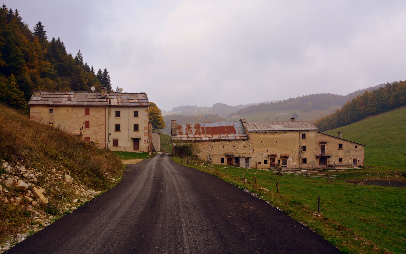 Nikon D7100 sample photo. Road, borgo, houses photography