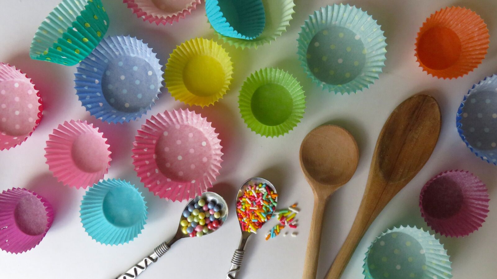 Canon PowerShot SX710 HS sample photo. Cupcakes, baking, cupcake cases photography