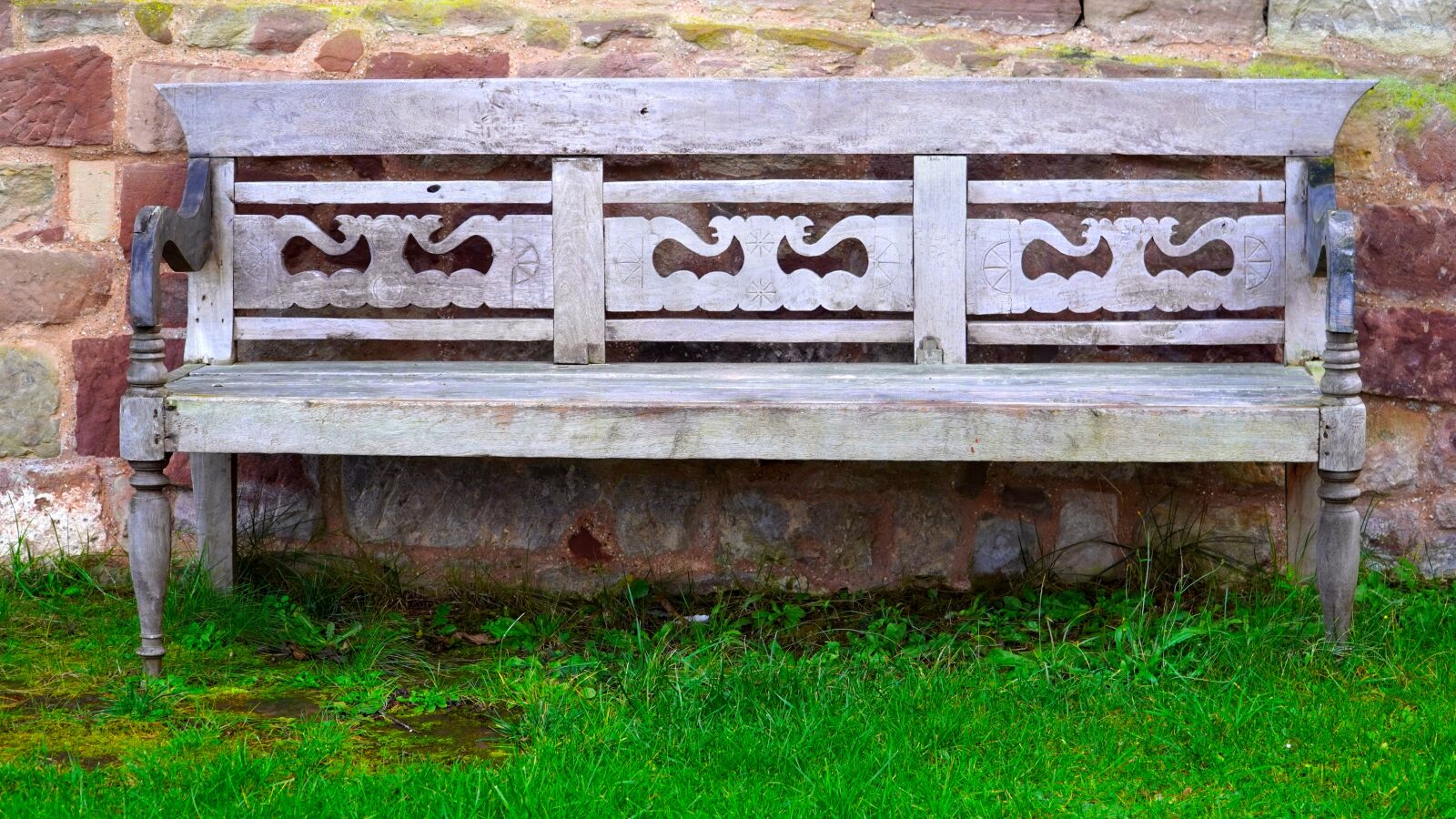 Sony E PZ 18-105mm F4 G OSS sample photo. Bank, bench, wood photography