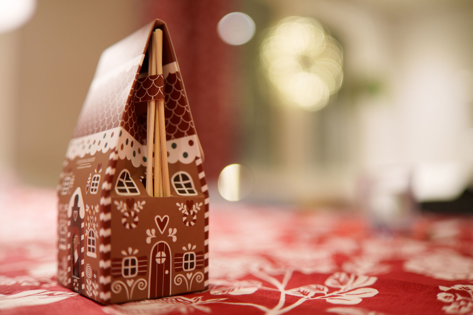 Samyang AF 35mm F1.4 P sample photo. Seasonal gift photography