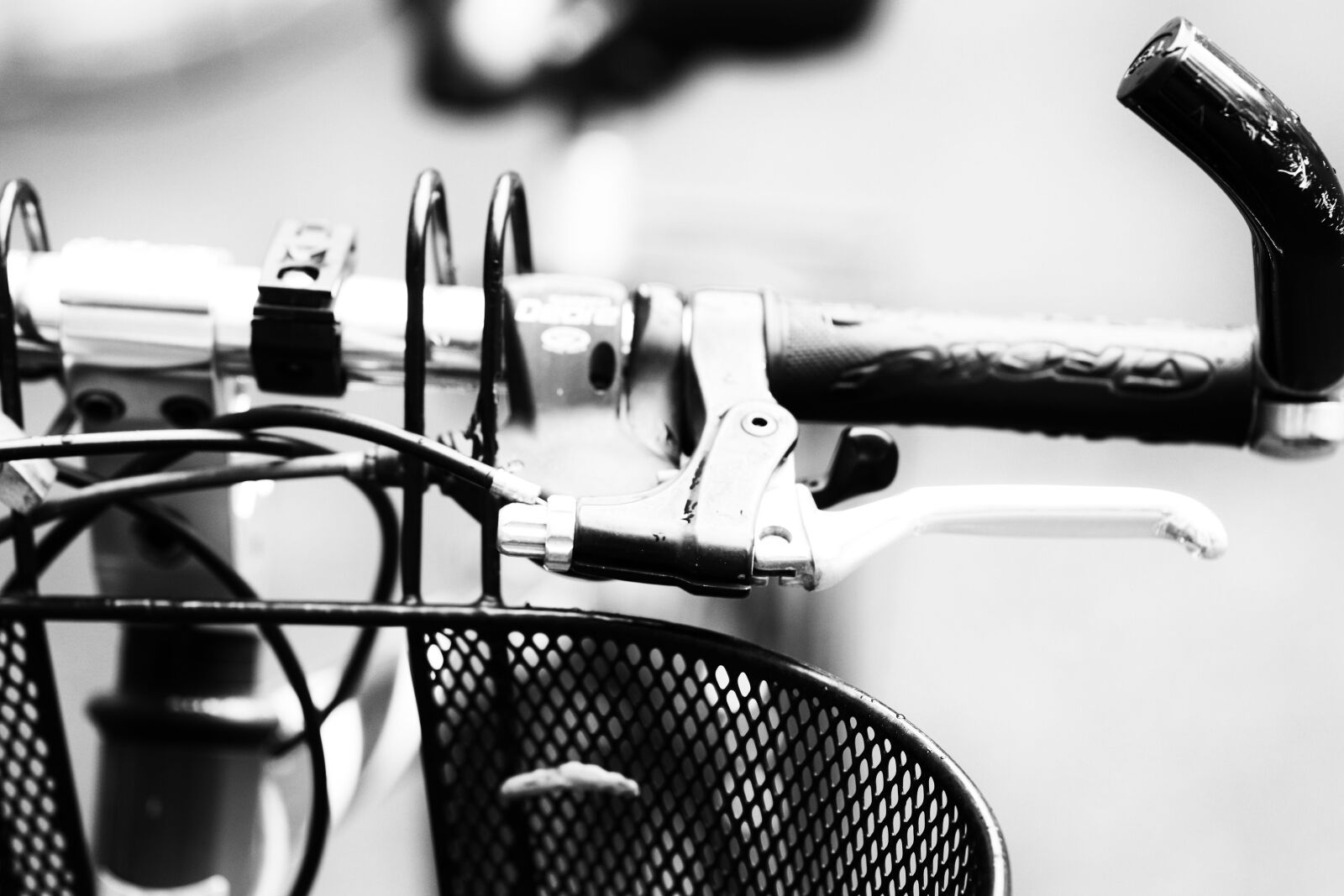 Canon EOS 7D Mark II sample photo. Staring wheel, basket, bicycle photography