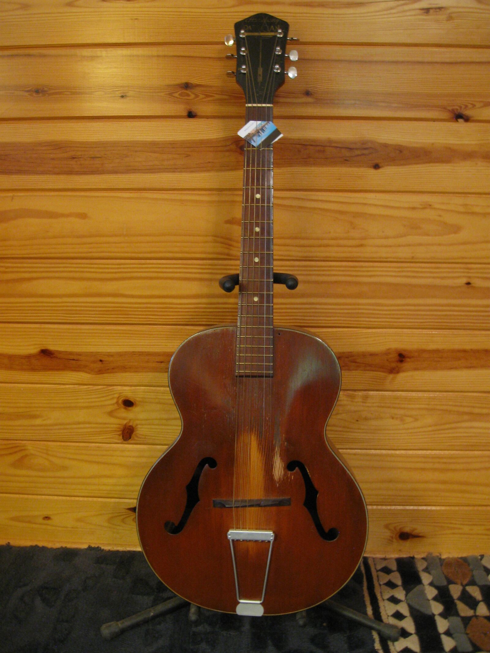 Canon PowerShot A590 IS sample photo. Guitar, archtop, bedroom photography