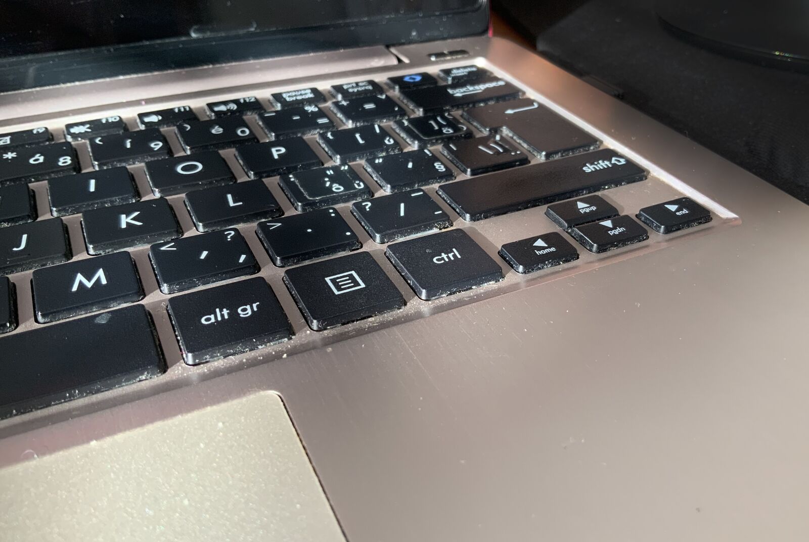 iPad Pro (11-inch) back camera 3mm f/1.8 sample photo. Keyboard, notebook, laptop photography