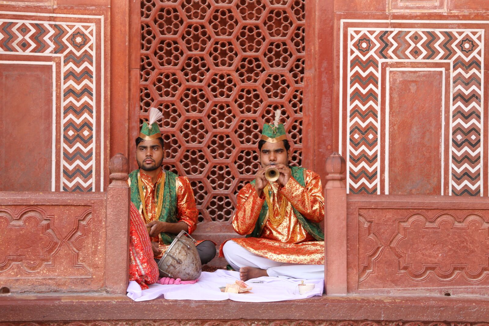 Canon EF 24-70mm F2.8L II USM sample photo. Taj mahal, india, people photography