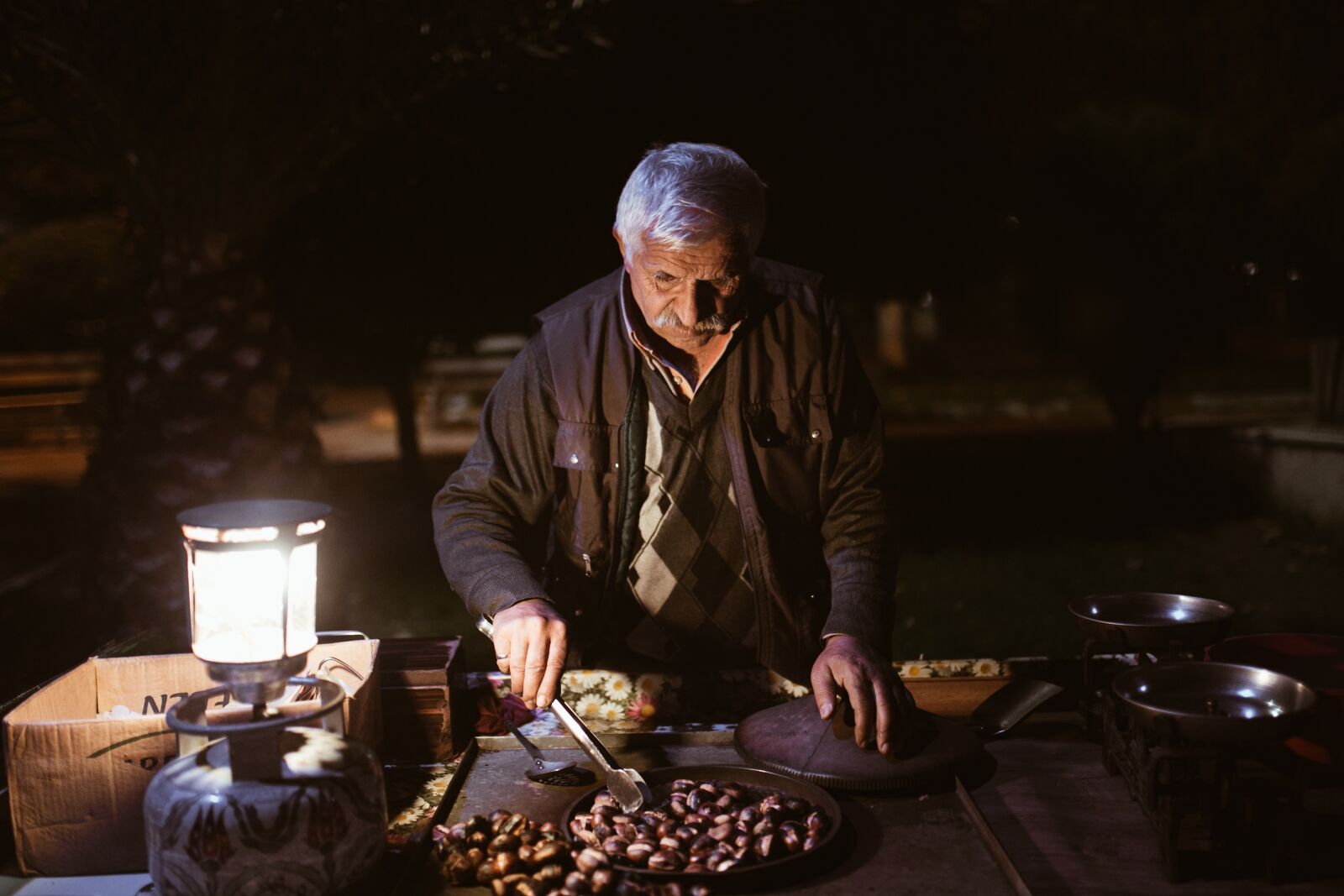 Canon EOS 6D sample photo. Dealer, old man, the photography