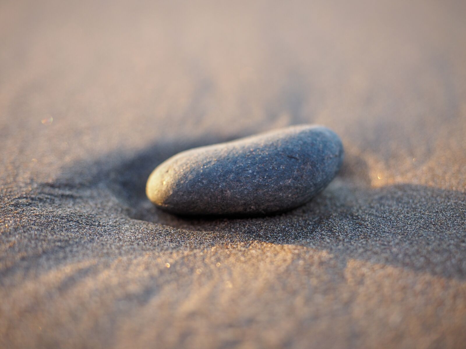 Olympus OM-D E-M1 + Olympus M.Zuiko Digital ED 12-40mm F2.8 Pro sample photo. Stone, beach, sand photography