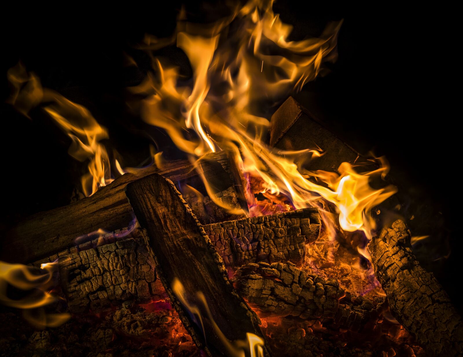 Sony a6300 + Sigma 30mm F2.8 EX DN sample photo. Fire, flame, burn photography