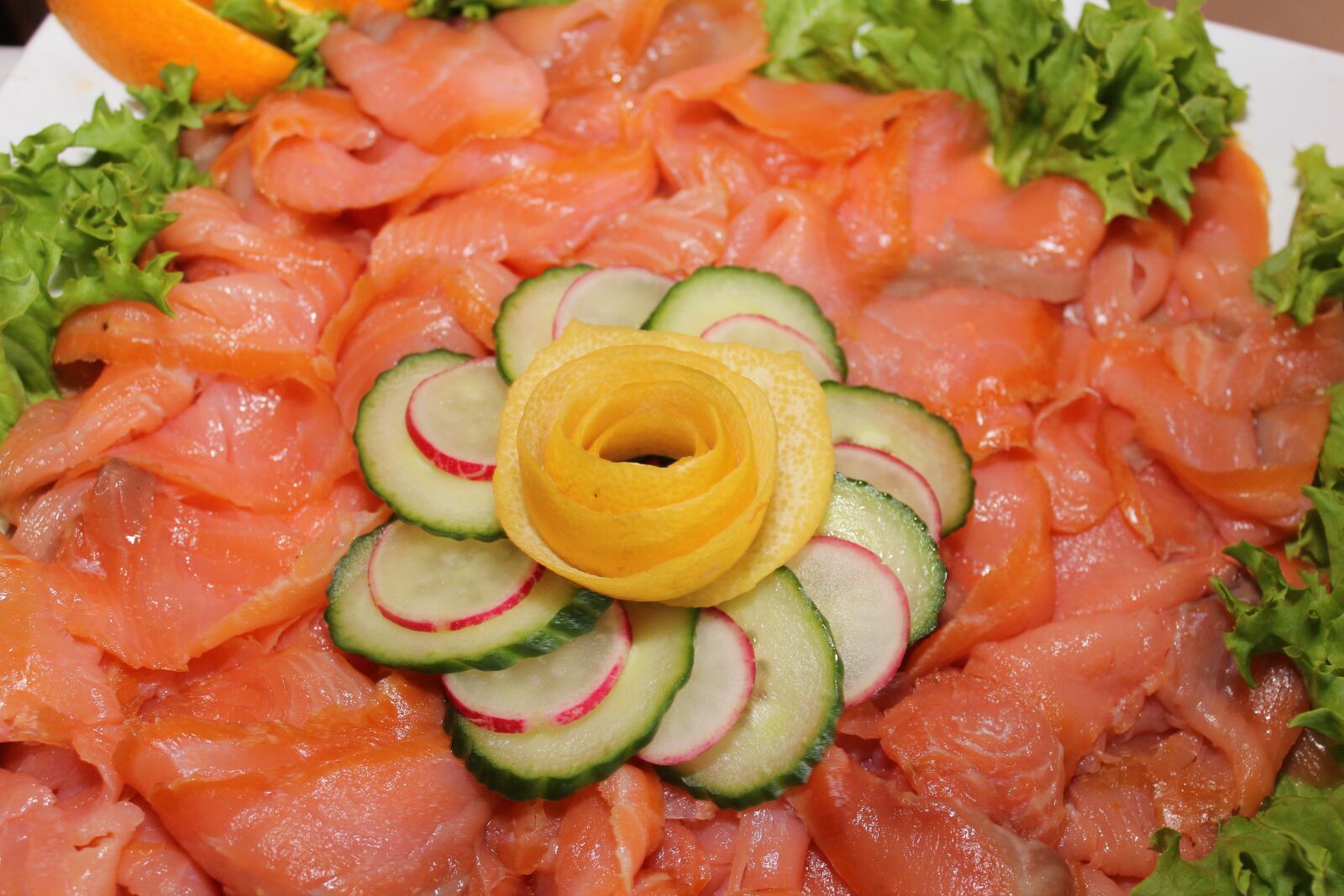 Canon EOS 600D (Rebel EOS T3i / EOS Kiss X5) sample photo. Salmon, salad, cold buffet photography