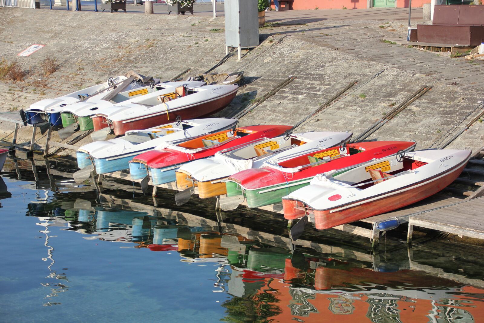 Canon EOS 550D (EOS Rebel T2i / EOS Kiss X4) sample photo. Meersburg, boats, water photography