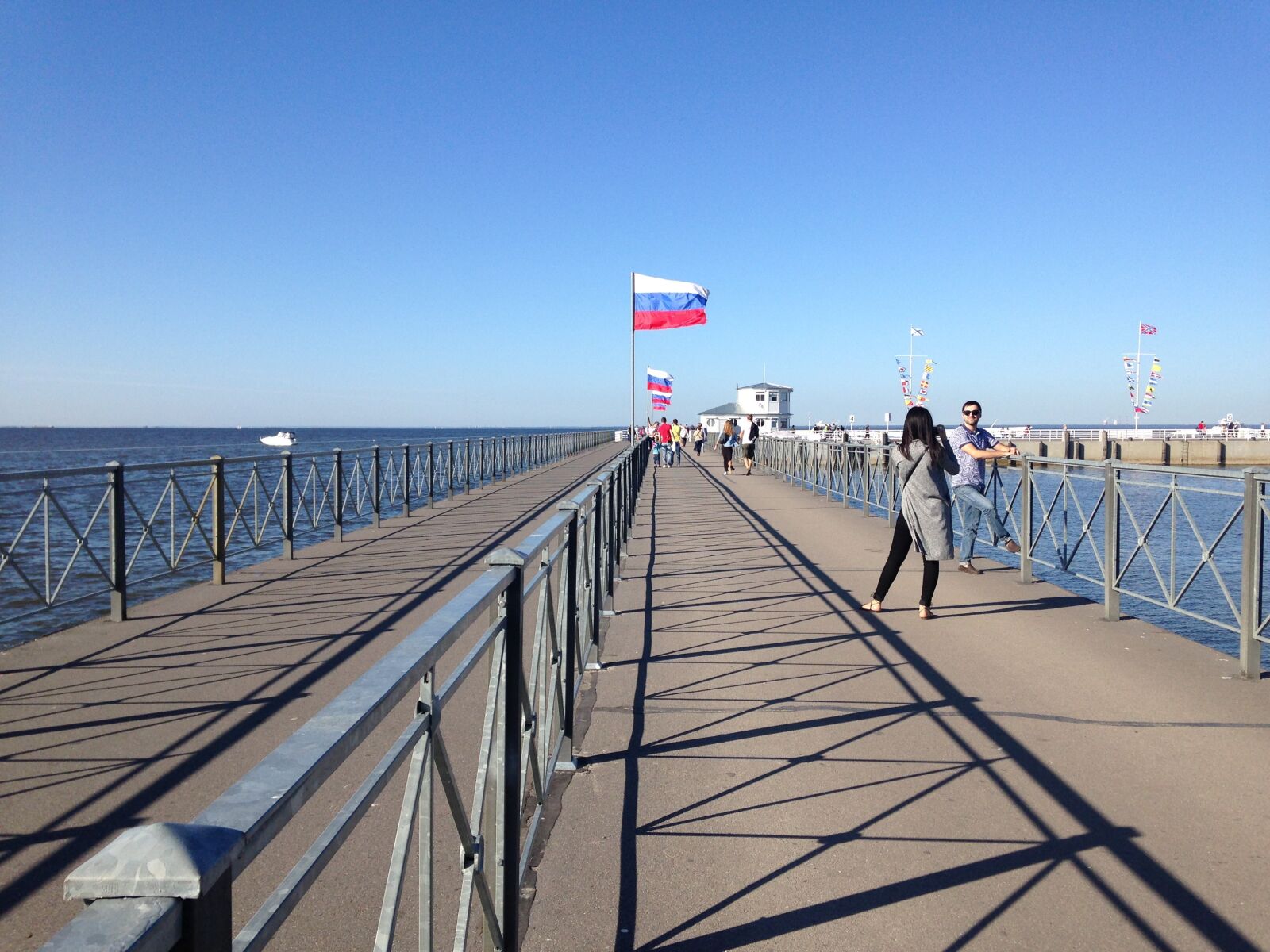 iPhone 5c back camera 4.12mm f/2.4 sample photo. Spring, tourists, russia photography