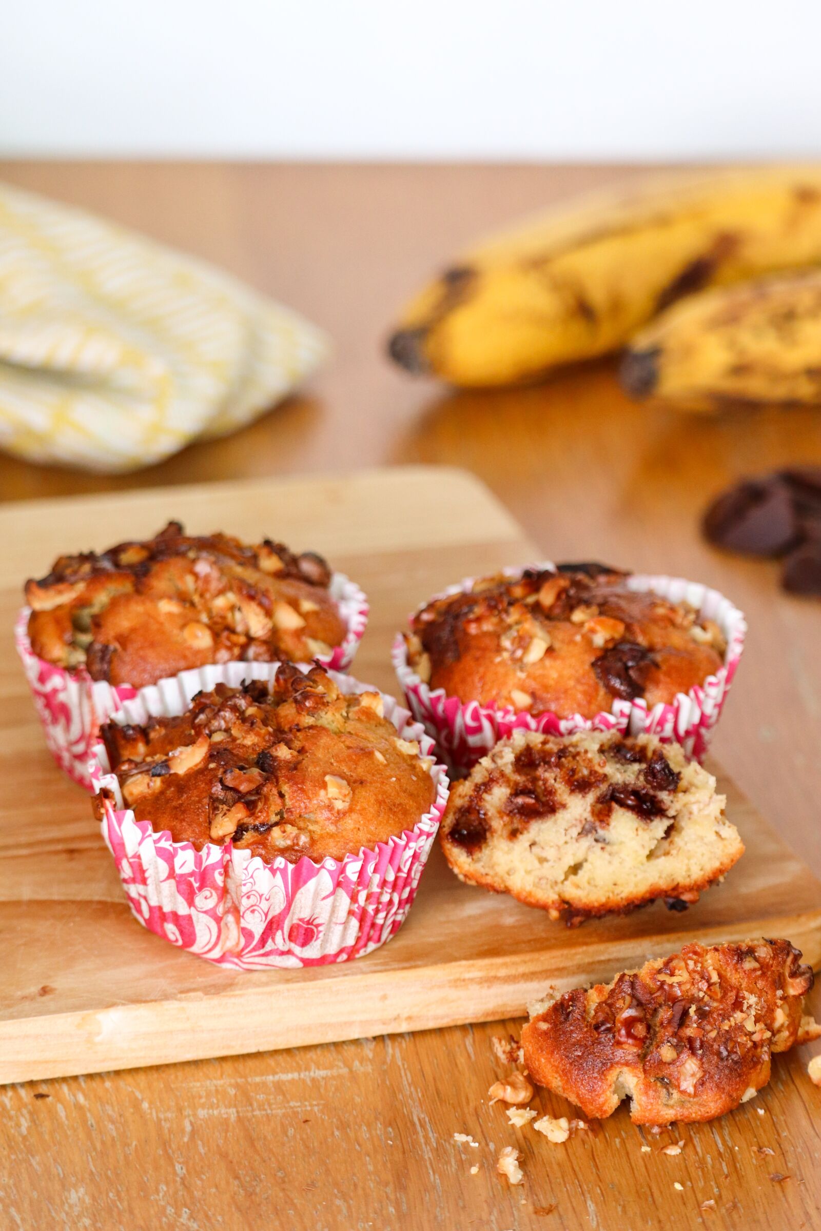 Canon EOS 800D (EOS Rebel T7i / EOS Kiss X9i) sample photo. Muffins, banane chocolate, walnuts photography