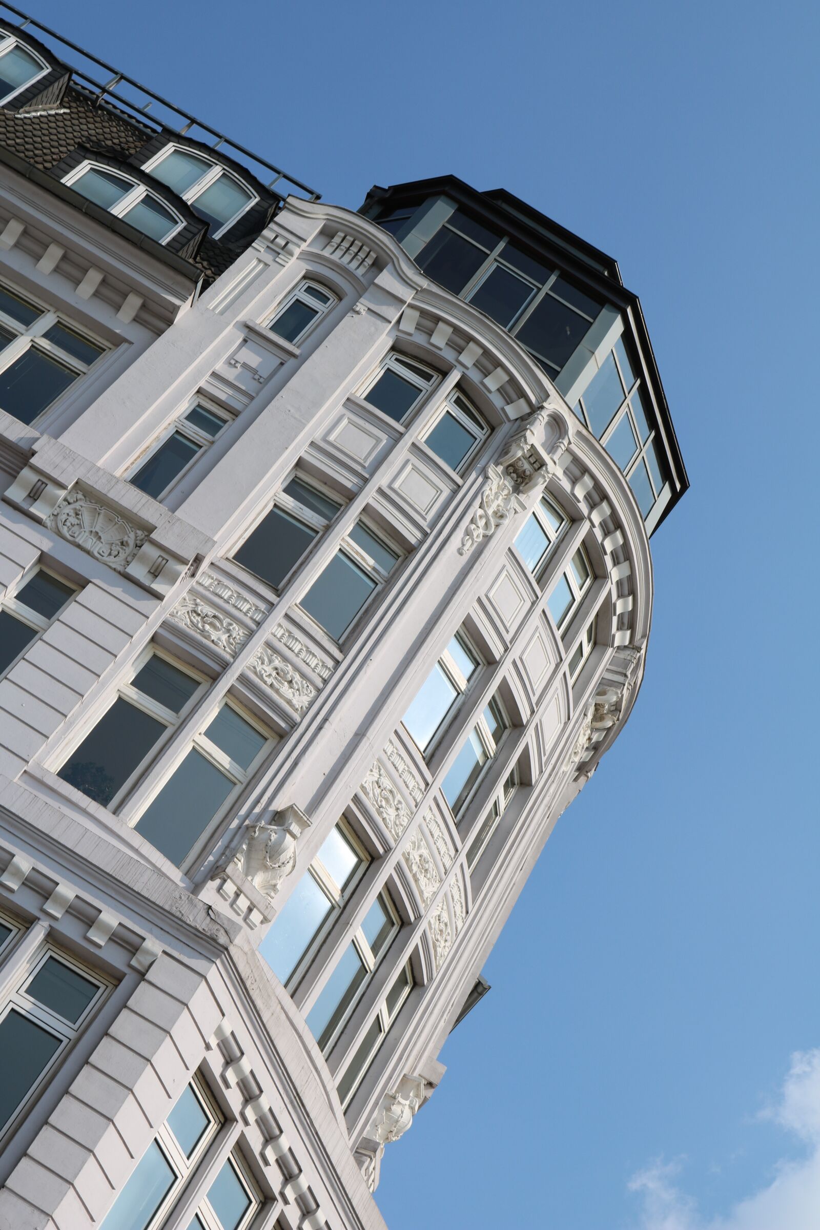 Canon EOS 750D (EOS Rebel T6i / EOS Kiss X8i) sample photo. Portrait, architecture, hamburg photography