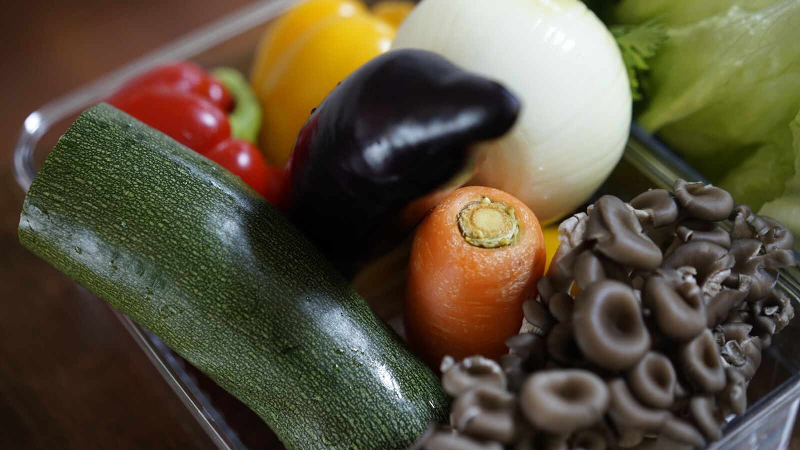 Sony a7R + Sony Sonnar T* FE 55mm F1.8 ZA sample photo. Vegetable, blood, eggplant photography